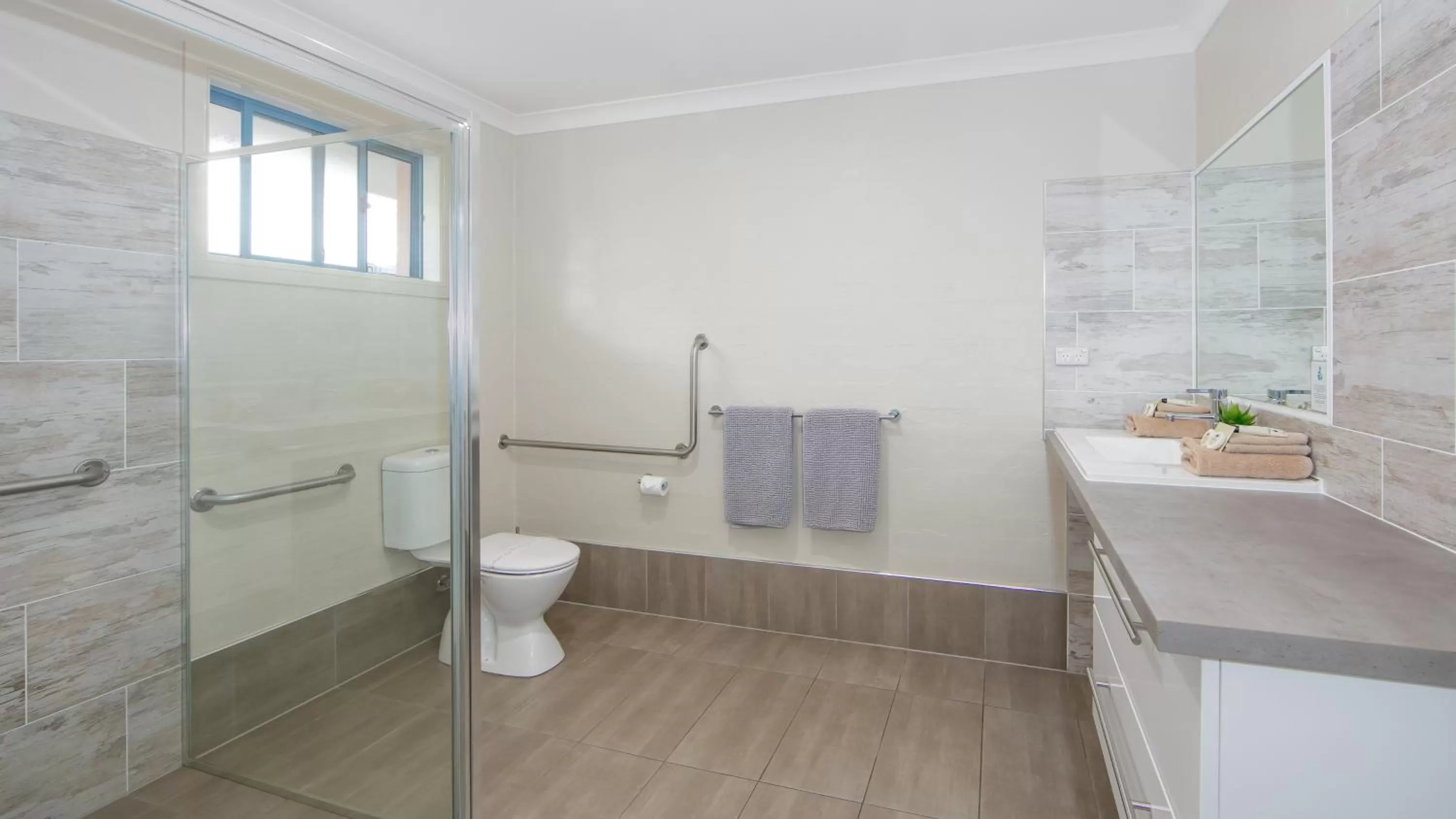 Shower in Yamba Twin Pines Motel