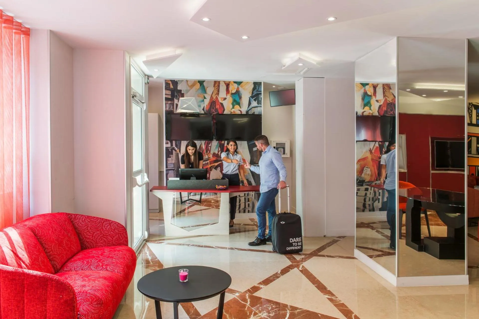 Lobby or reception in Mercure Paris Pont de Levallois Neuilly