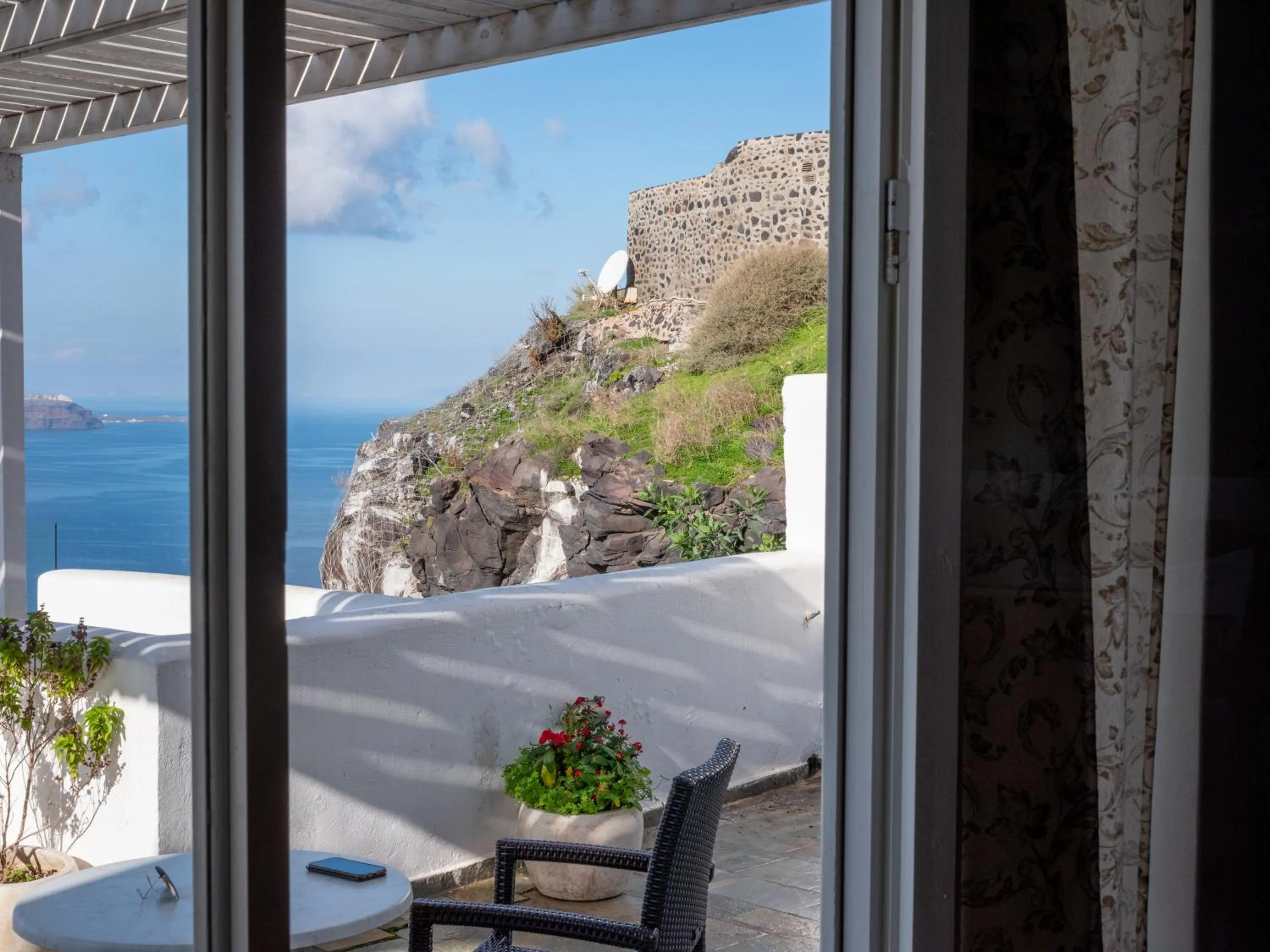 Bed in Loucas on the Cliff