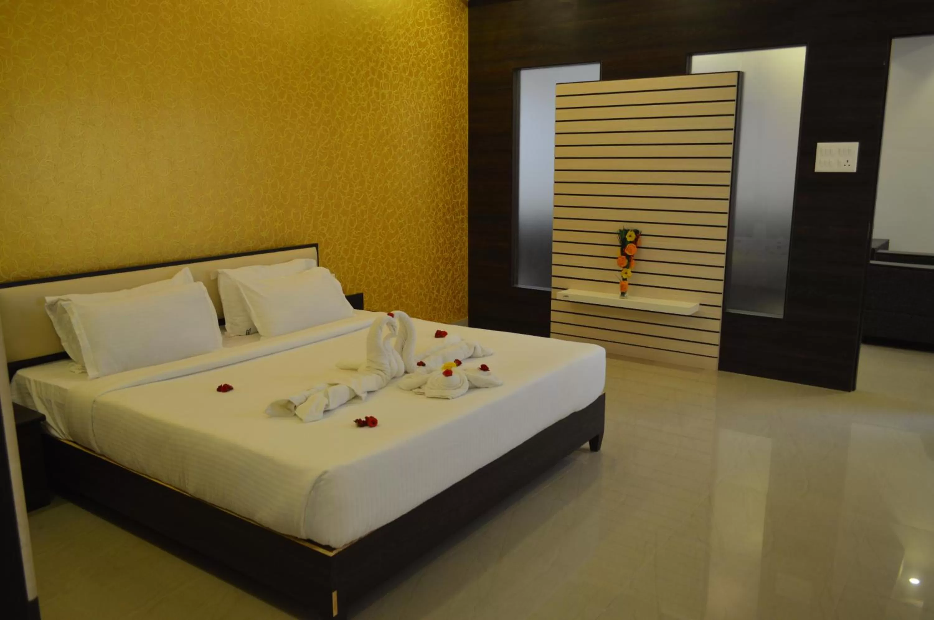 Bed in Hotel Ambai Grand