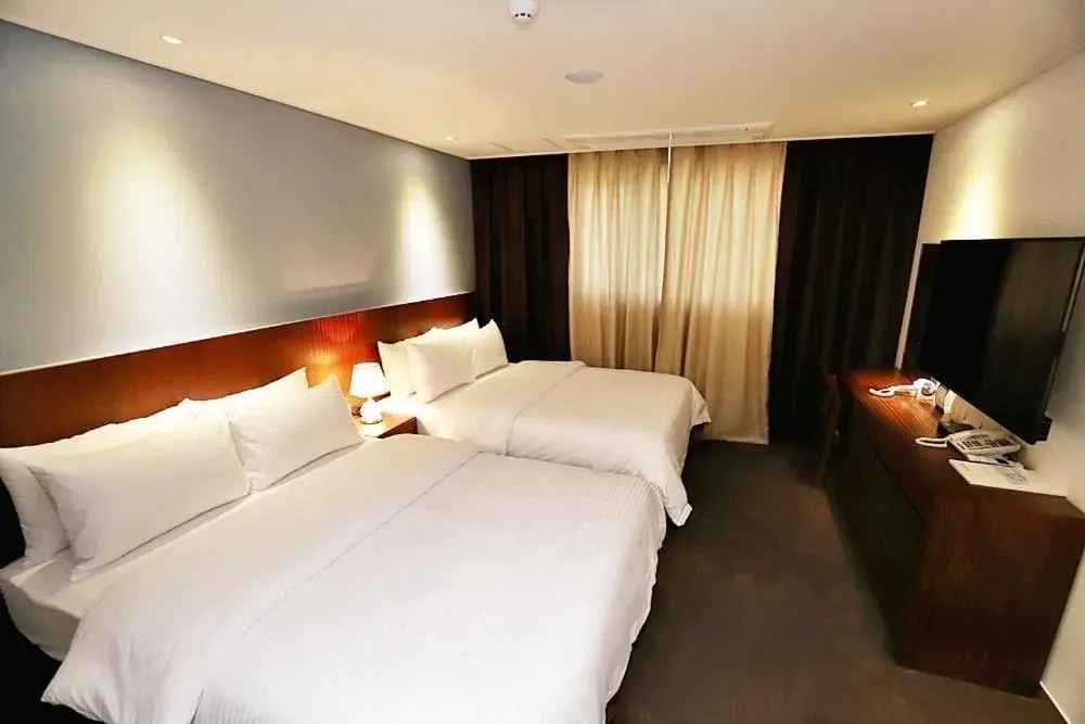 Junior Suite with Sea View in Sea Moon Tourist Hotel Junior Suite with Sea View in Sea Moon Tourist Hotel