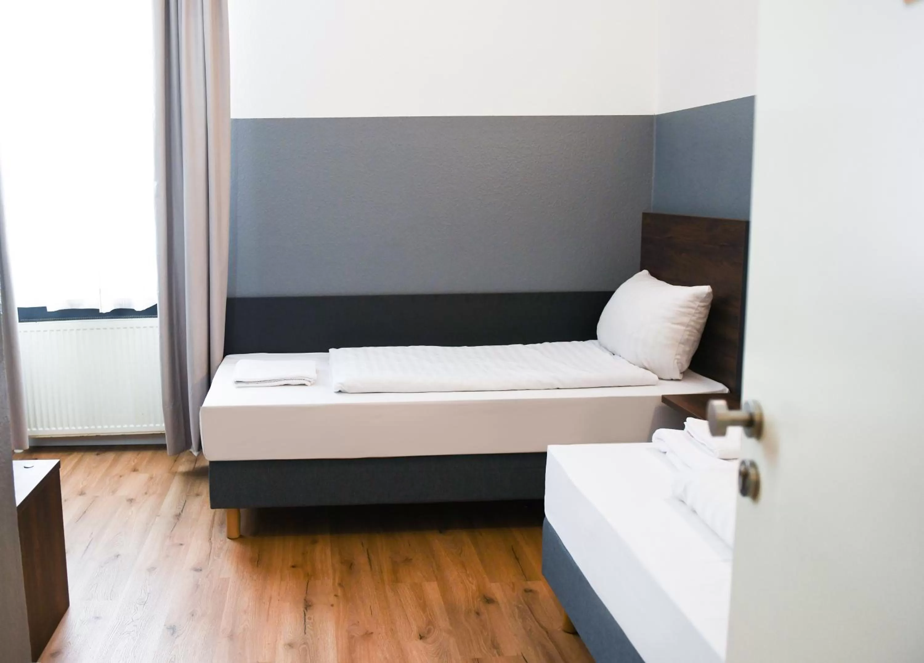 Bed in Hotel Apadana Frankfurt