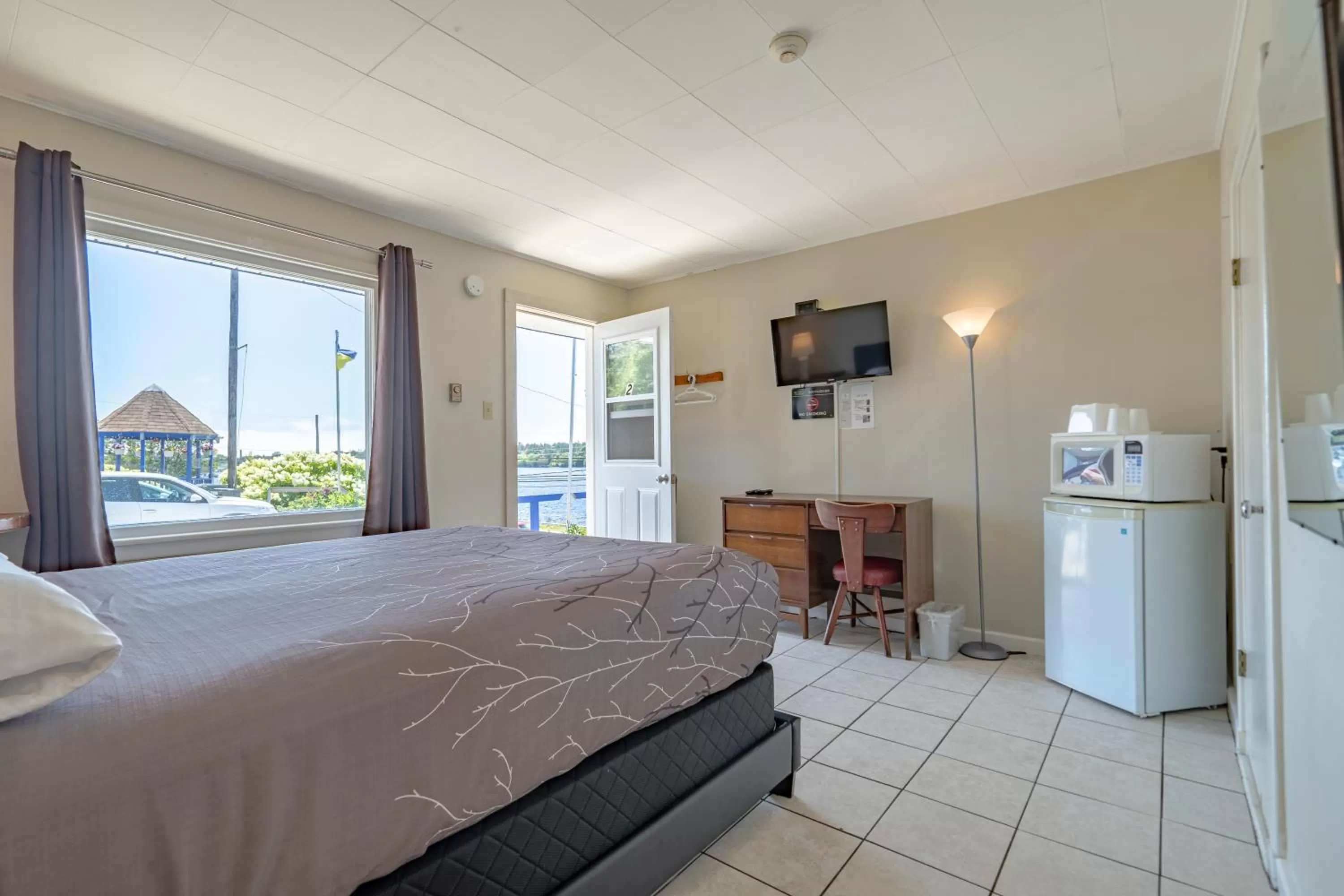 Bedroom, Bed in Novastar Motel On The Lake