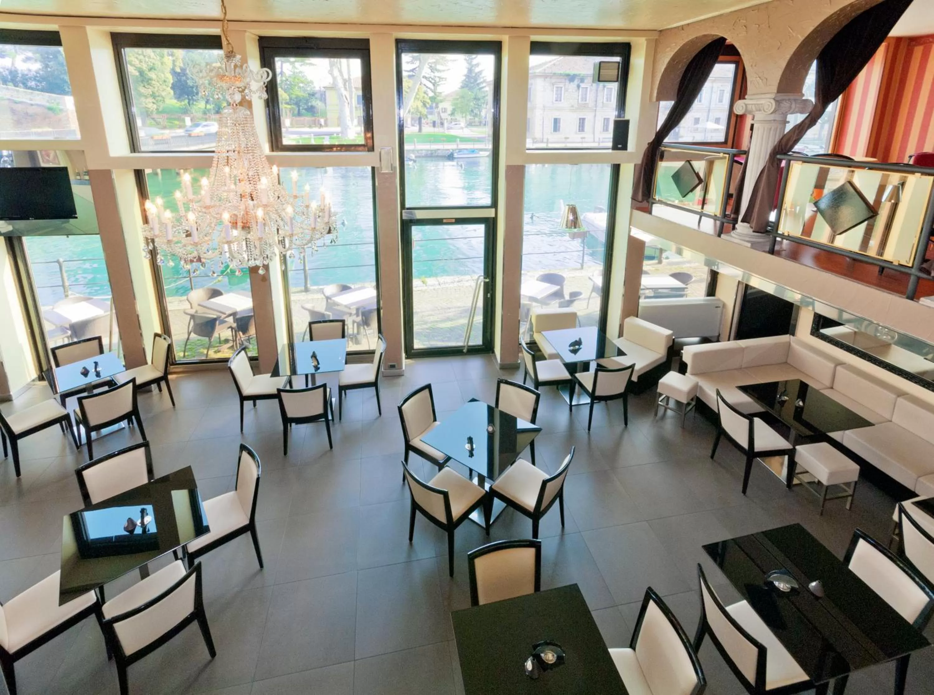 Lounge or bar in Hotel Bell'arrivo by Dori