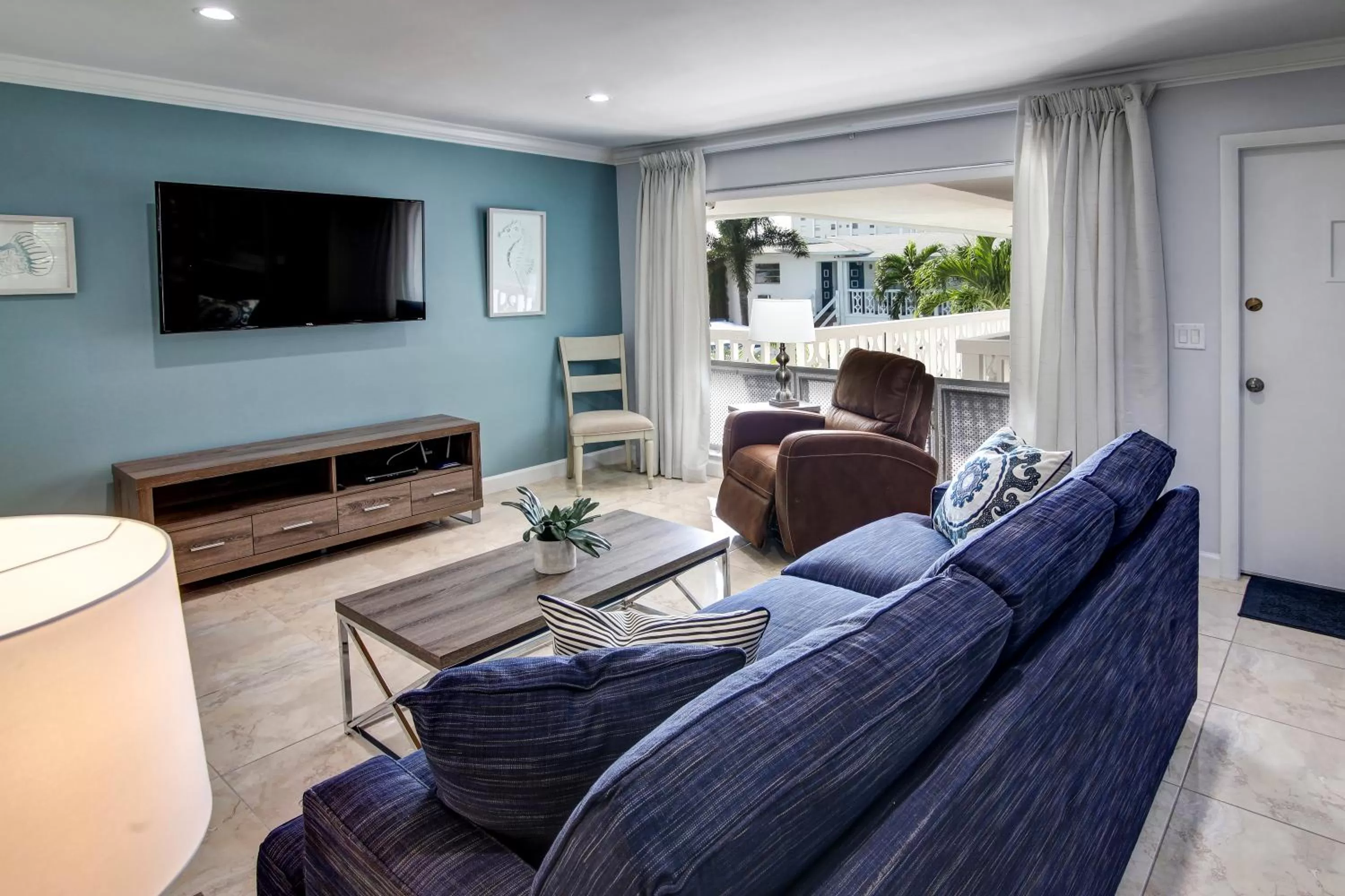 Living room in May-Dee Suites in Florida