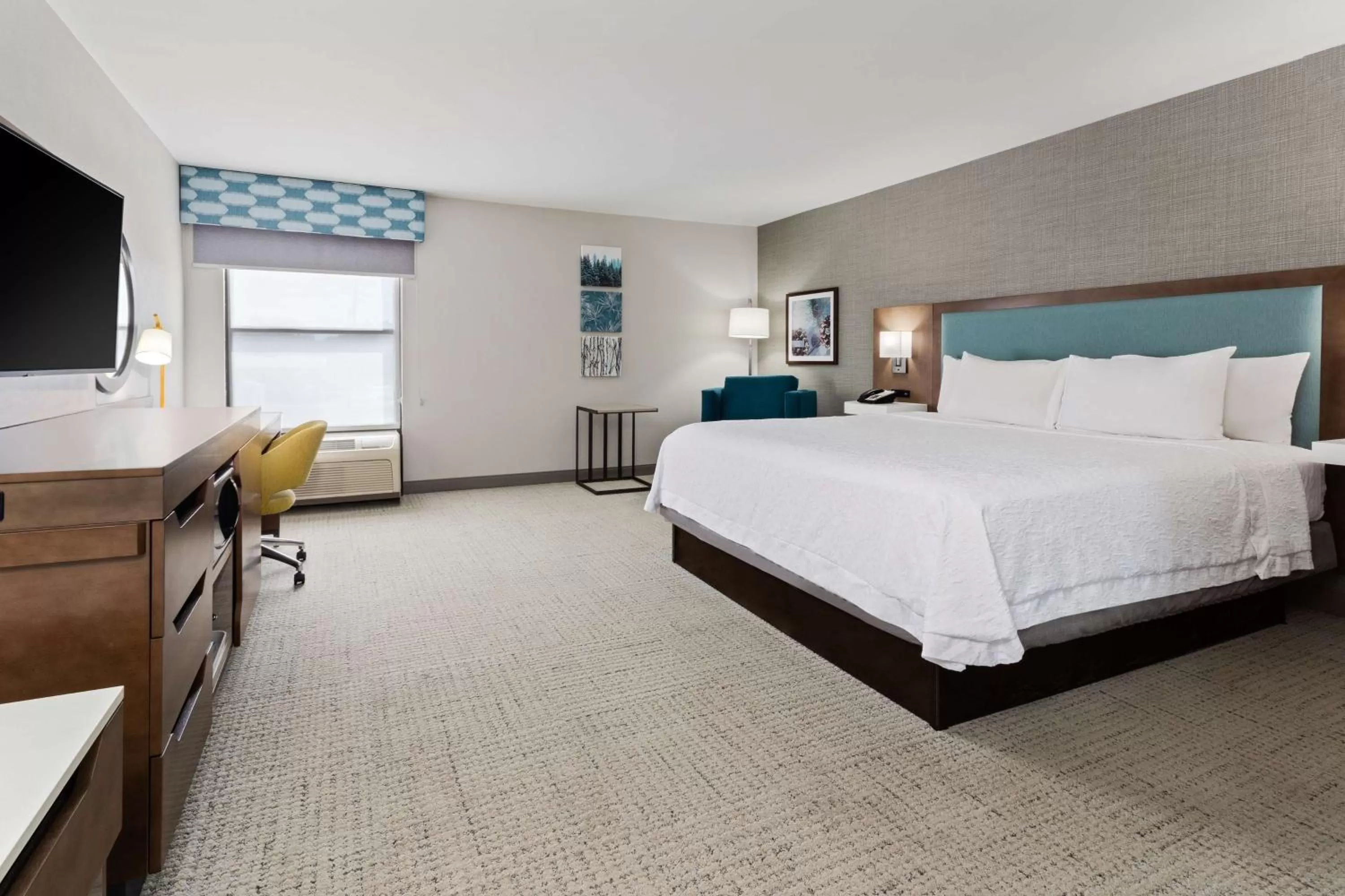 Bedroom, Bed in Hampton Inn Perry