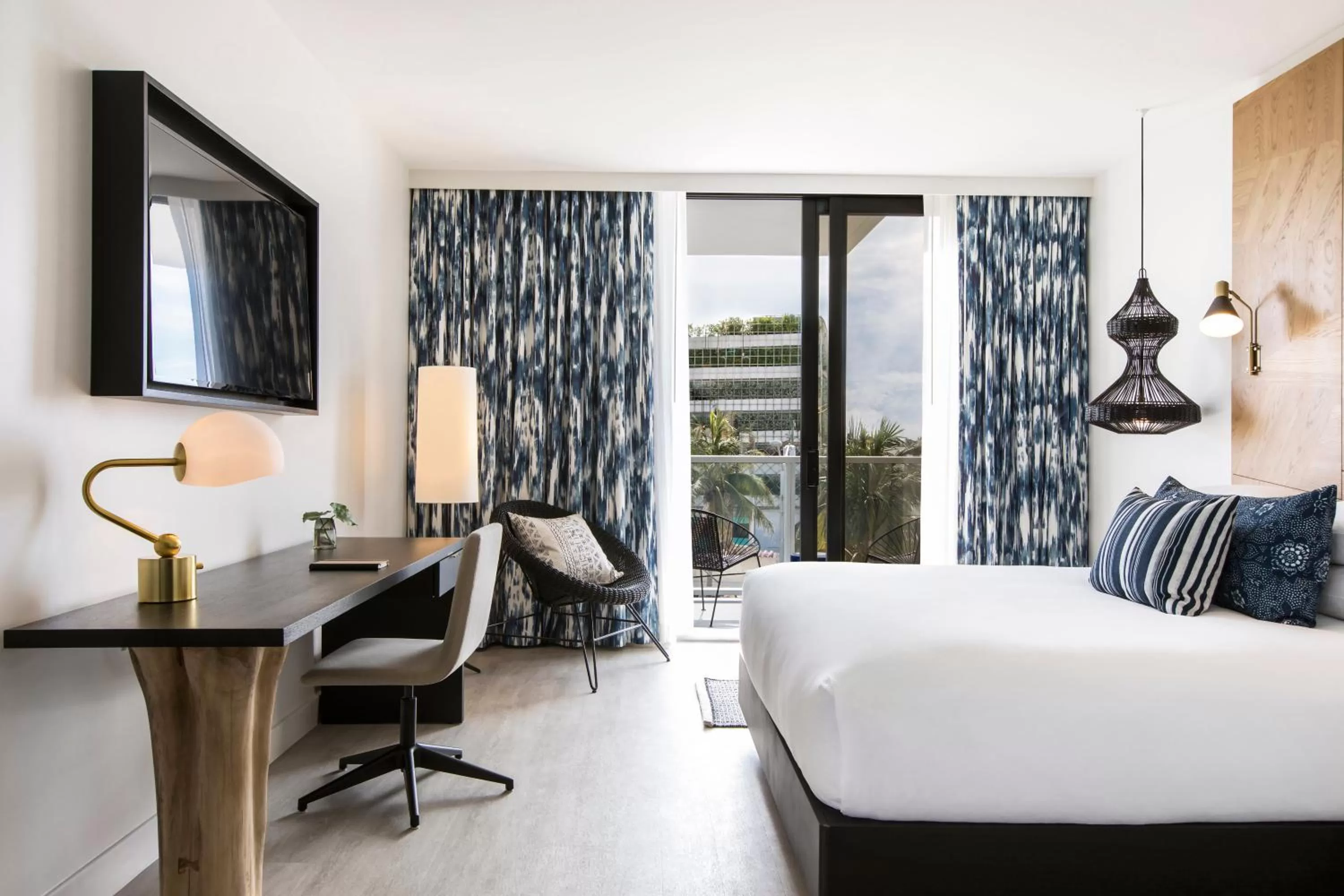 Photo of the whole room, Bed in Kimpton Angler’s Hotel South Beach by IHG