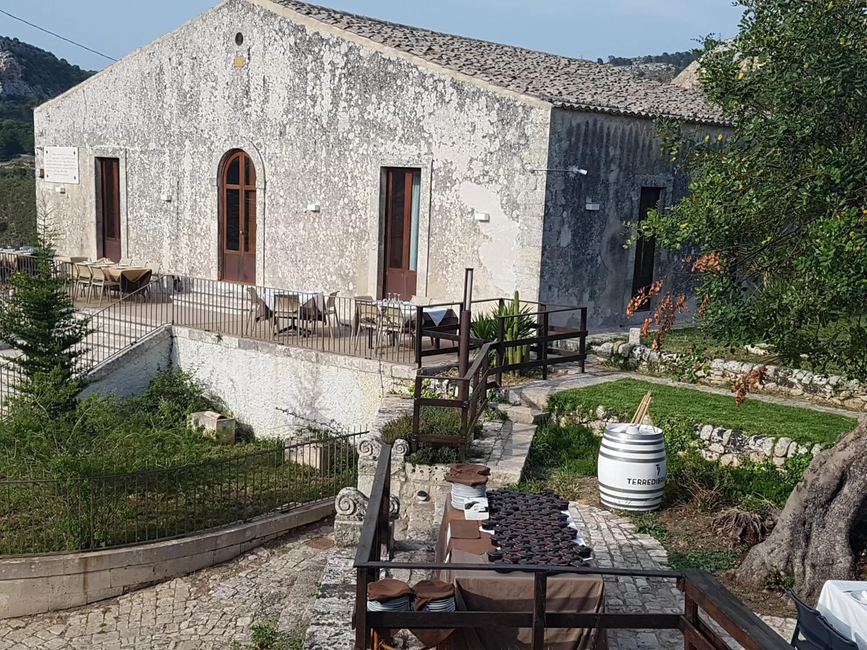 Property Building in Regia Trazzera