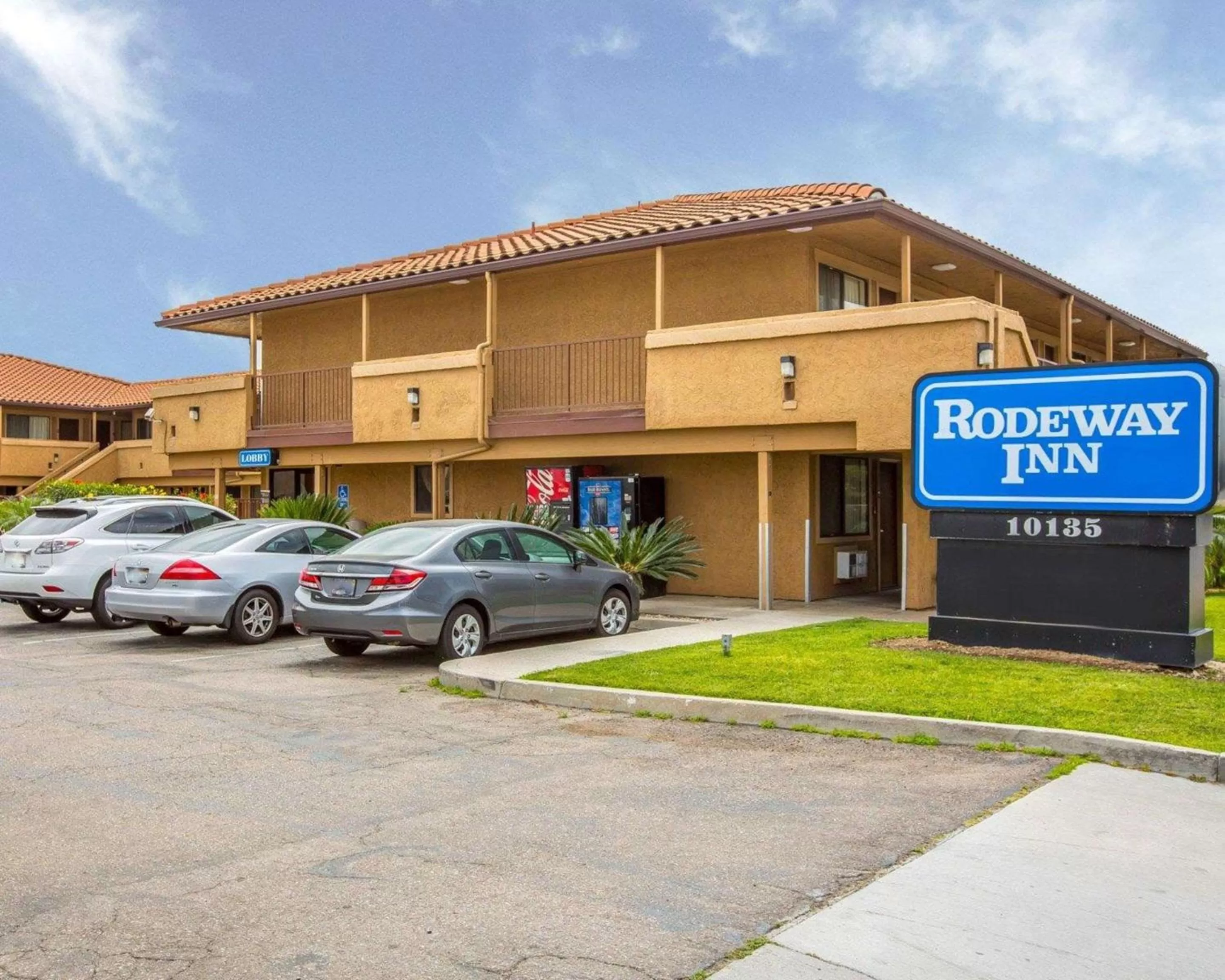 Property building in Rodeway Inn Santee San Diego East