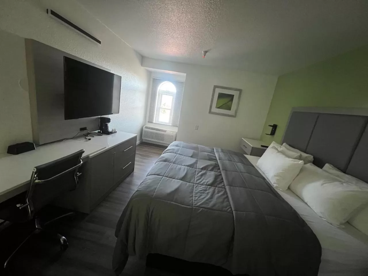 TV and multimedia, Bed in The Aqua Pacific Hotel