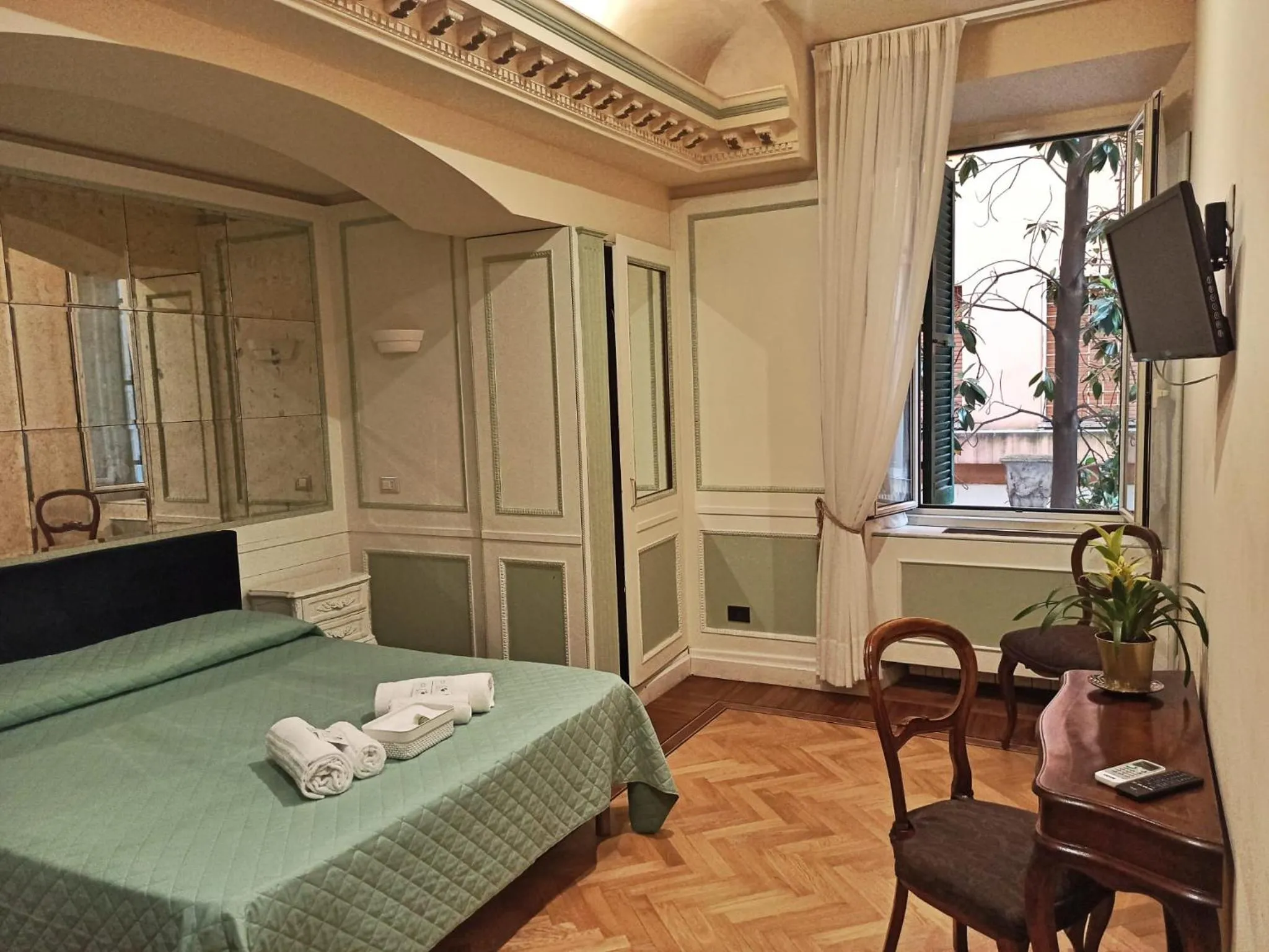 Bedroom, Bed in Domina Popolo