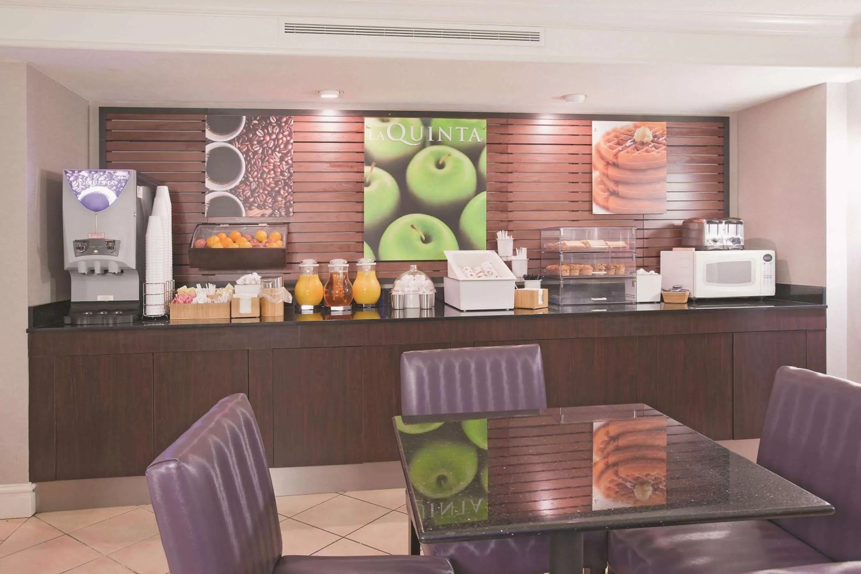 Restaurant/places to eat in La Quinta Inn by Wyndham Salt Lake City Midvale