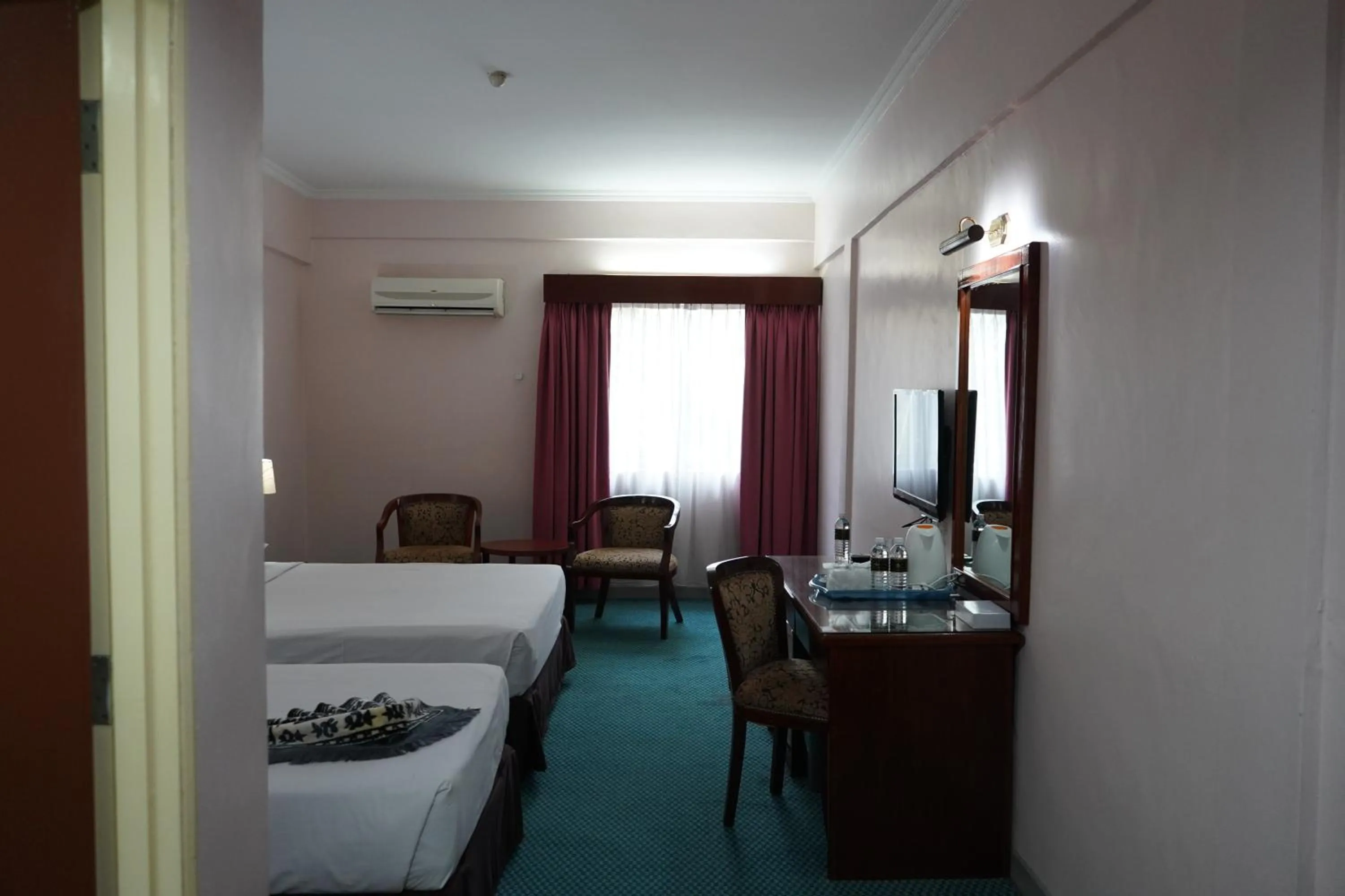 Photo of the whole room, Bed in Hotel Seri Malaysia Johor Bahru