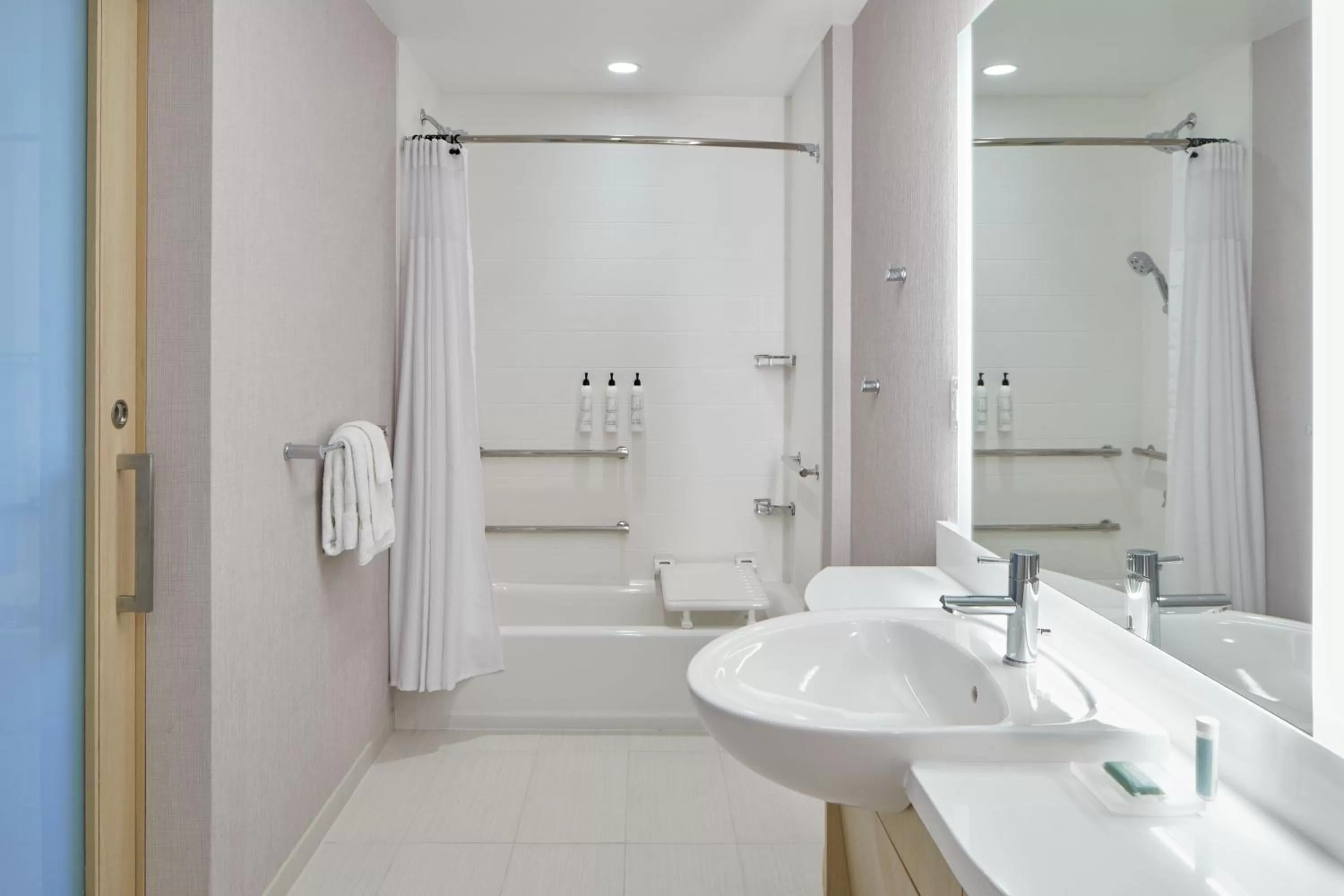 Bathroom in SpringHill Suites by Marriott Jacksonville Beach Oceanfront