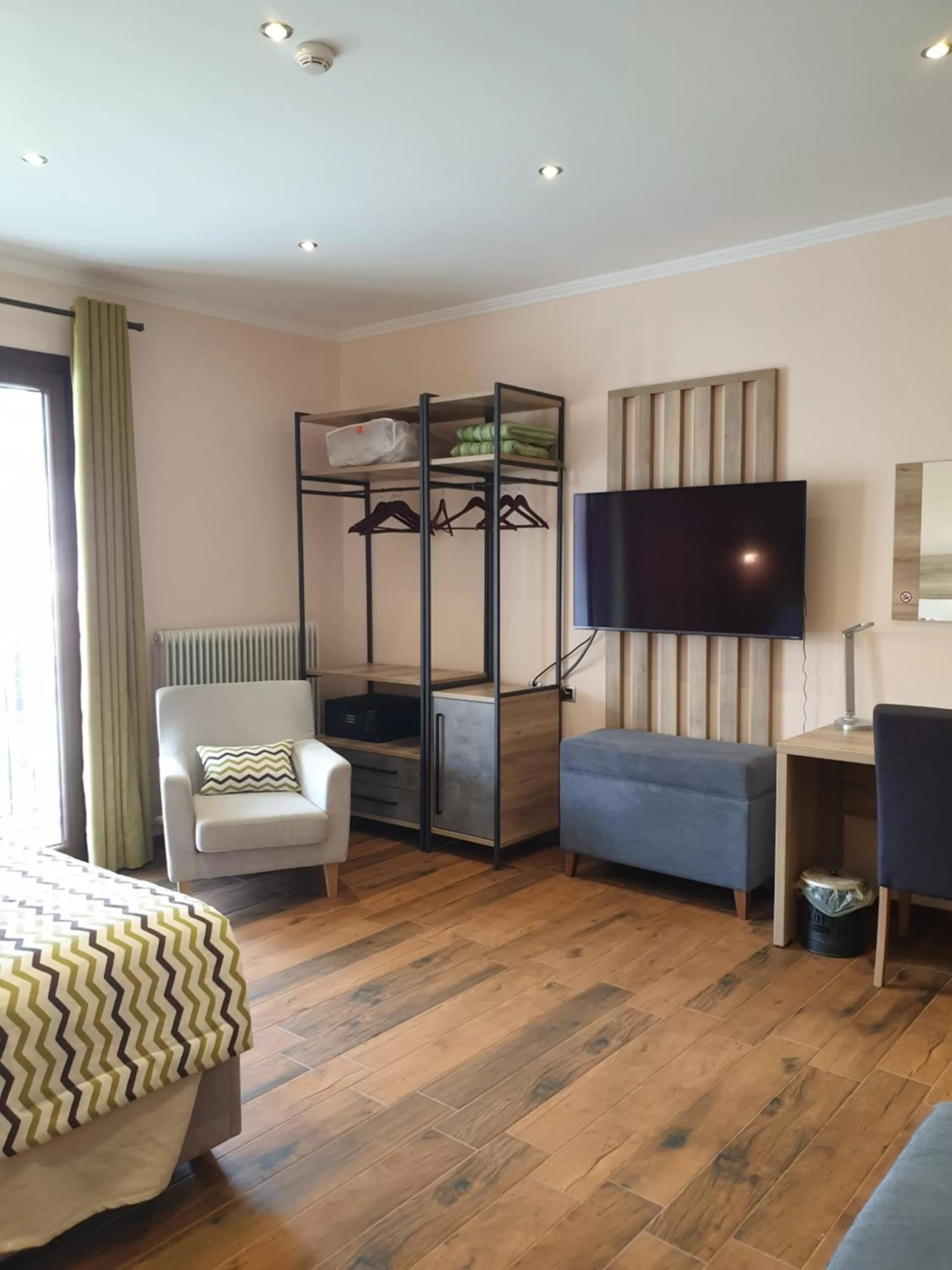 Photo of the whole room, Bed in Mondeus Inn Luxury