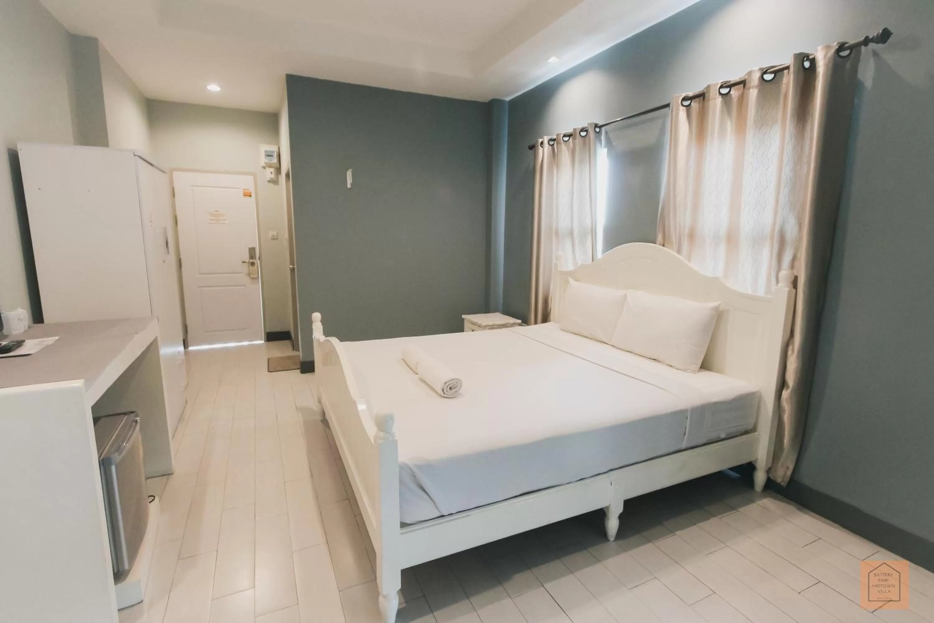 Photo of the whole room, Room Photo in The Battery Park Midtown Boutique