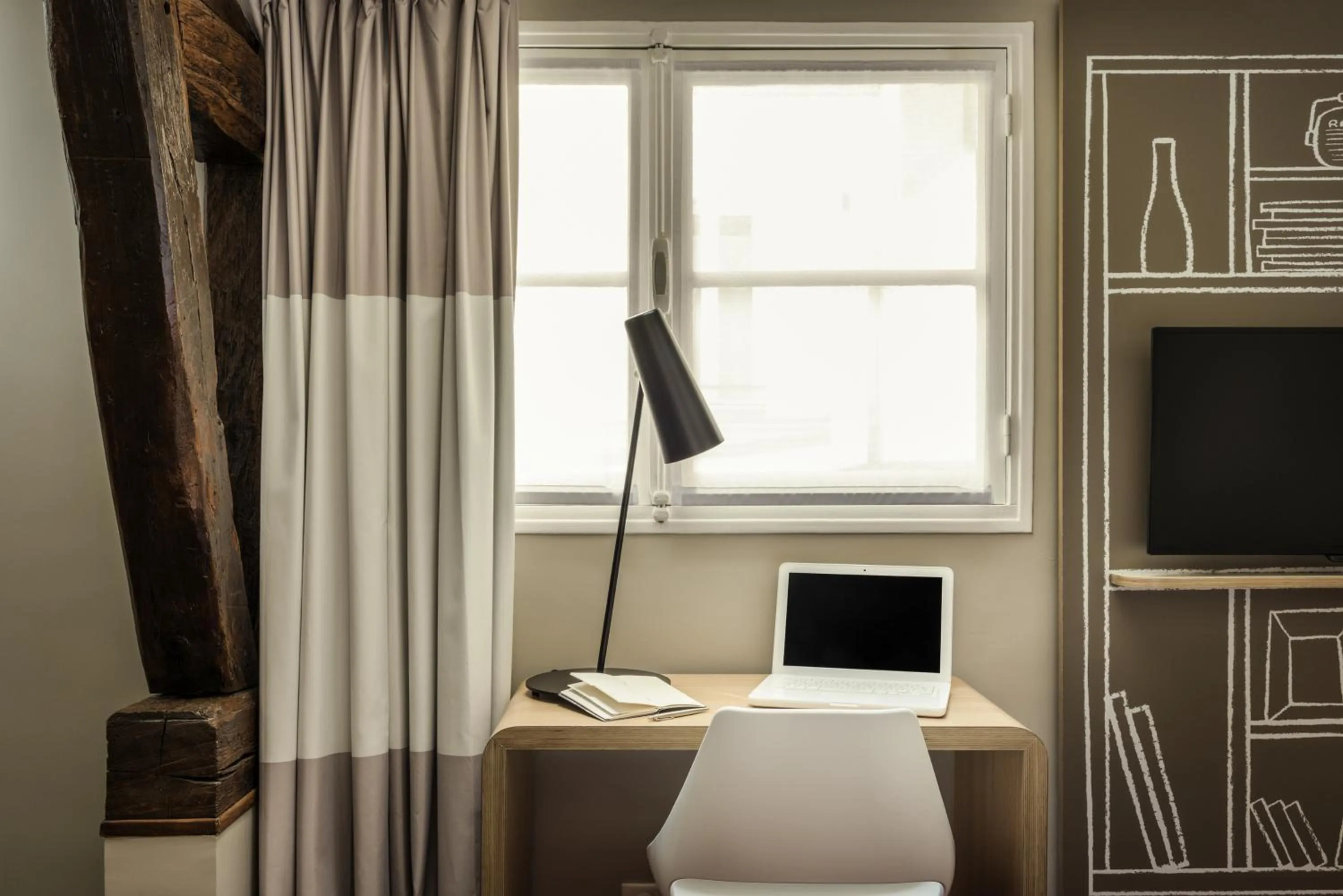 TV and multimedia in ibis Paris Avenue de la Republique