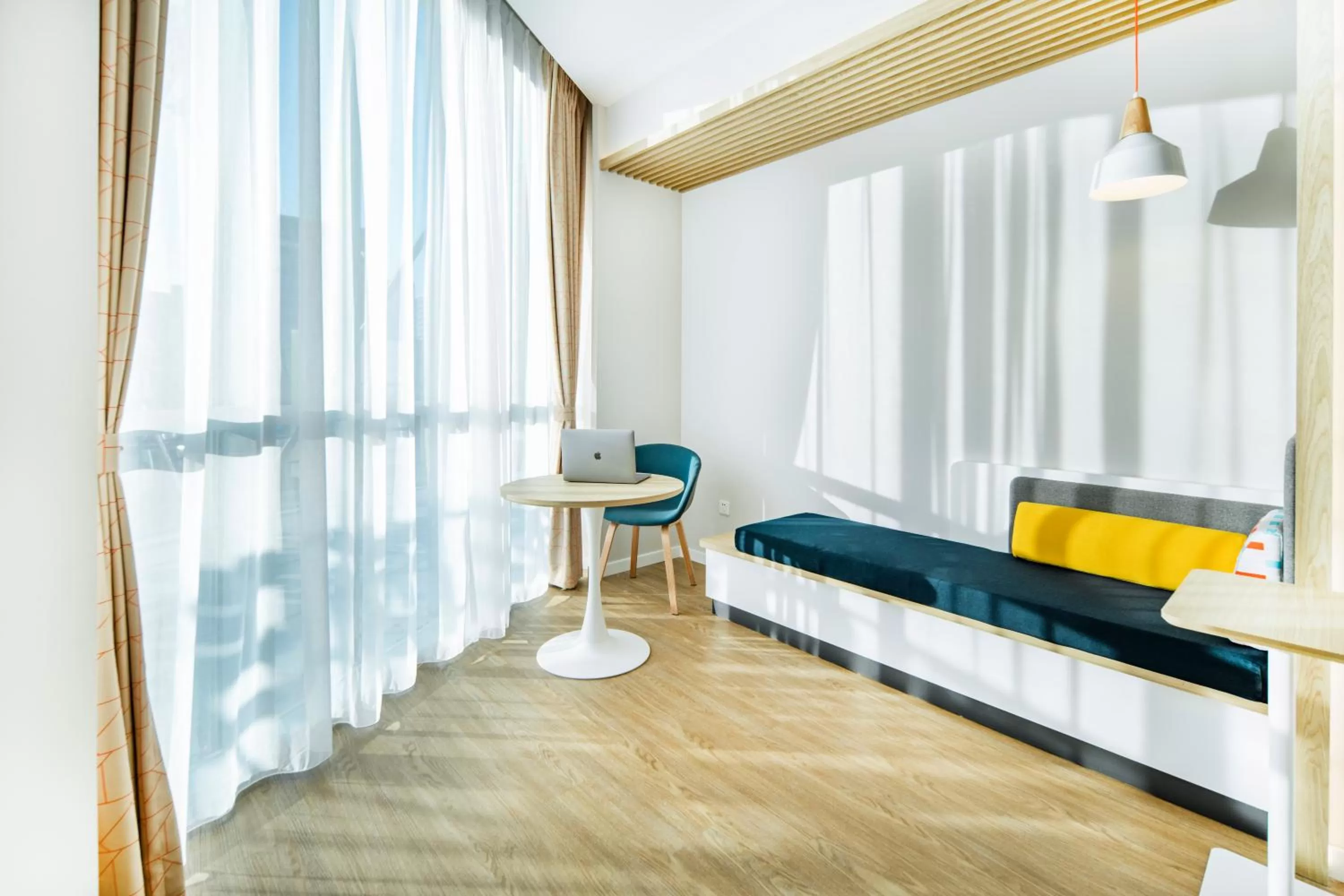 Photo of the whole room, Bed in Holiday Inn Express Shanghai Pudong Zhangjiang by IHG - 20 minutes to New International Expo Center and Disneyland