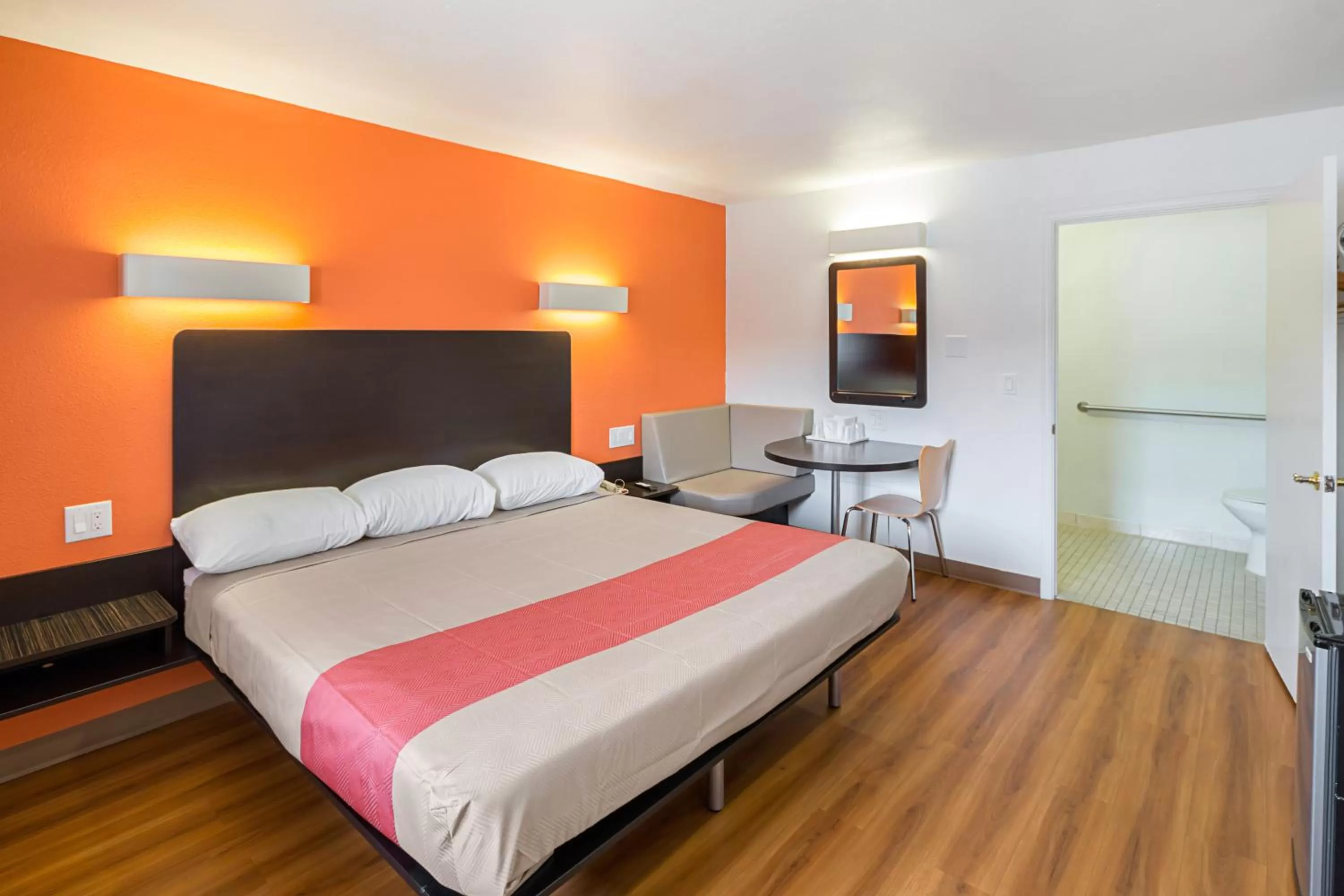 Bedroom, Bed in Motel 6-El Paso, TX - Airport - Fort Bliss