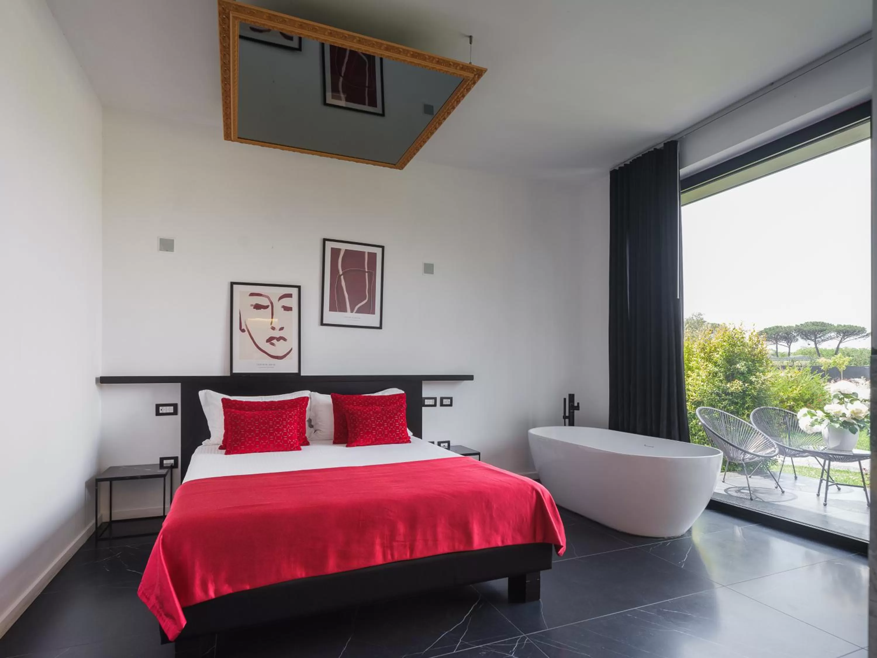 Deluxe Double Room with Bath in Secret Garden