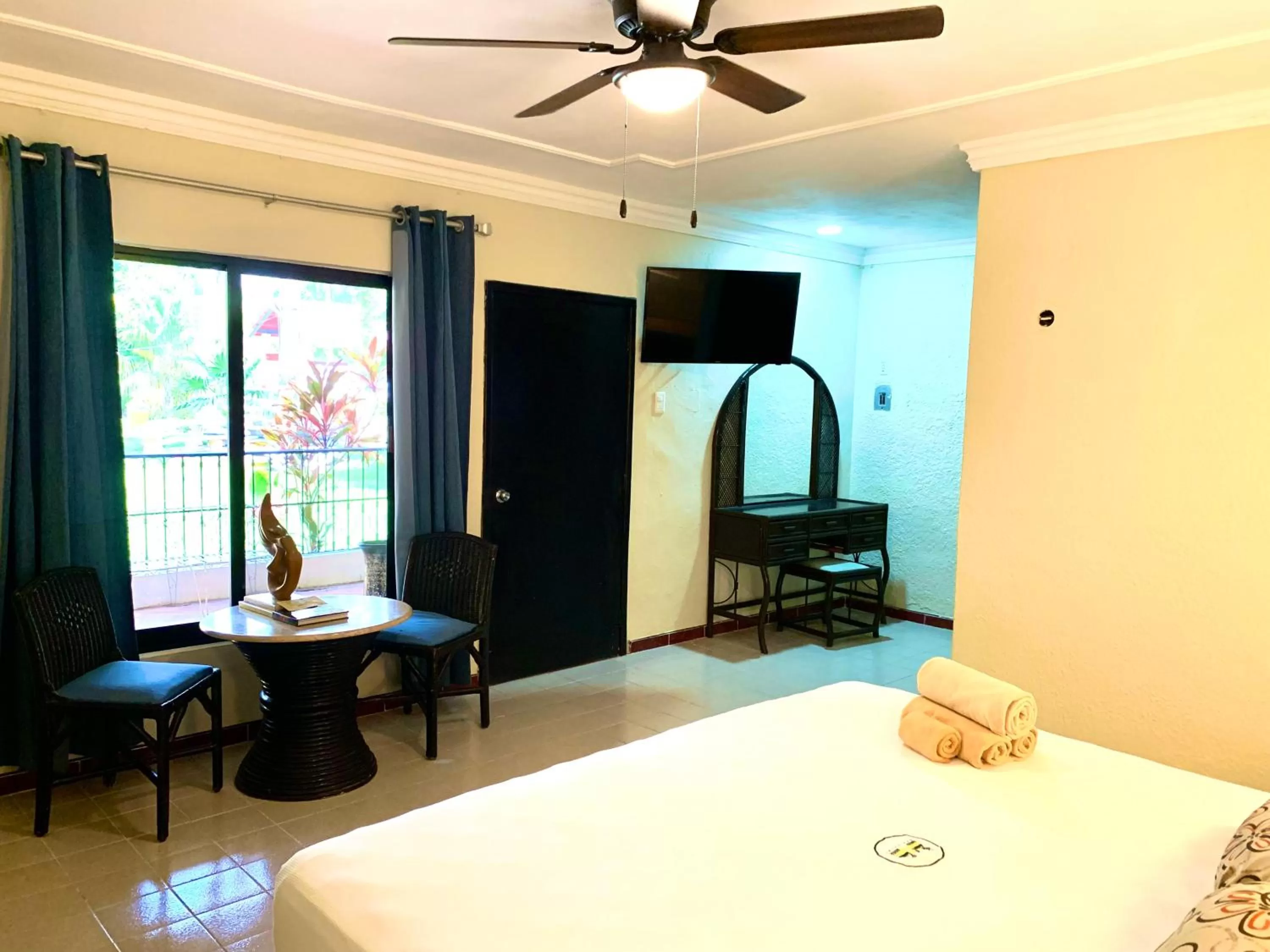 TV/Entertainment Center in Hotel Green River