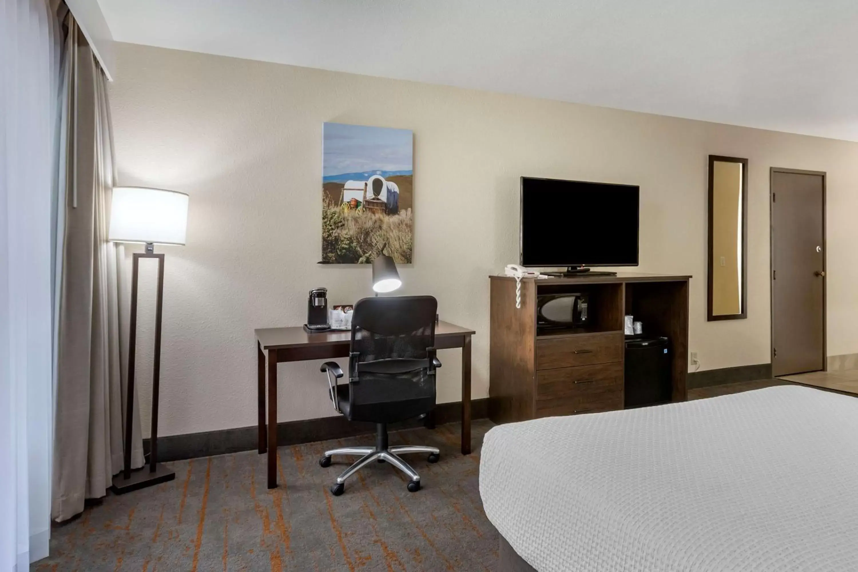 King Room with Roll-In Shower - Disability Access in Best Western Sunridge Inn & Conference Center King Room with Roll-In Shower - Disability Access in Best Western Sunridge Inn & Conference Center