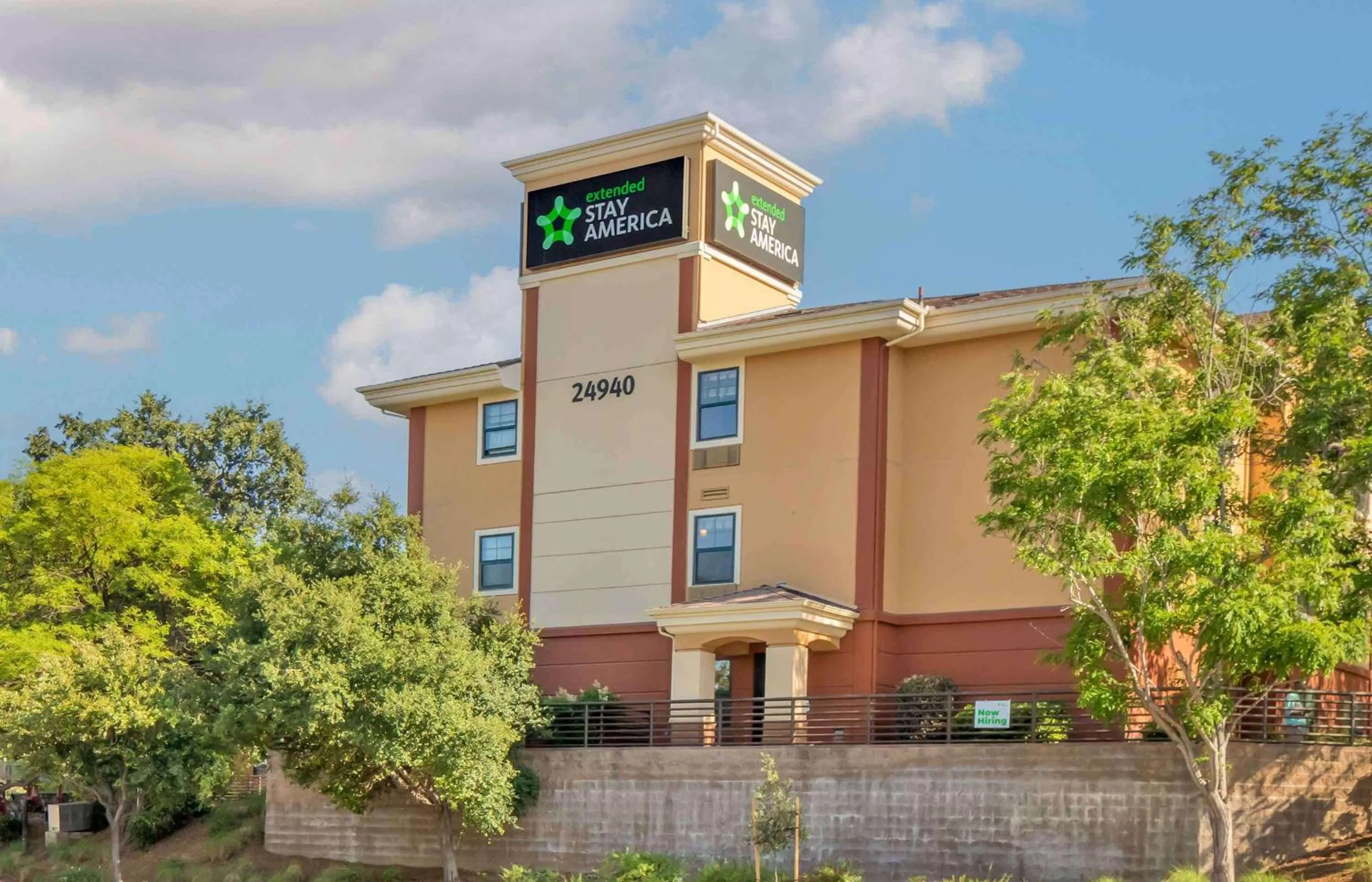 Property building in Extended Stay America Suites - Los Angeles - Valencia