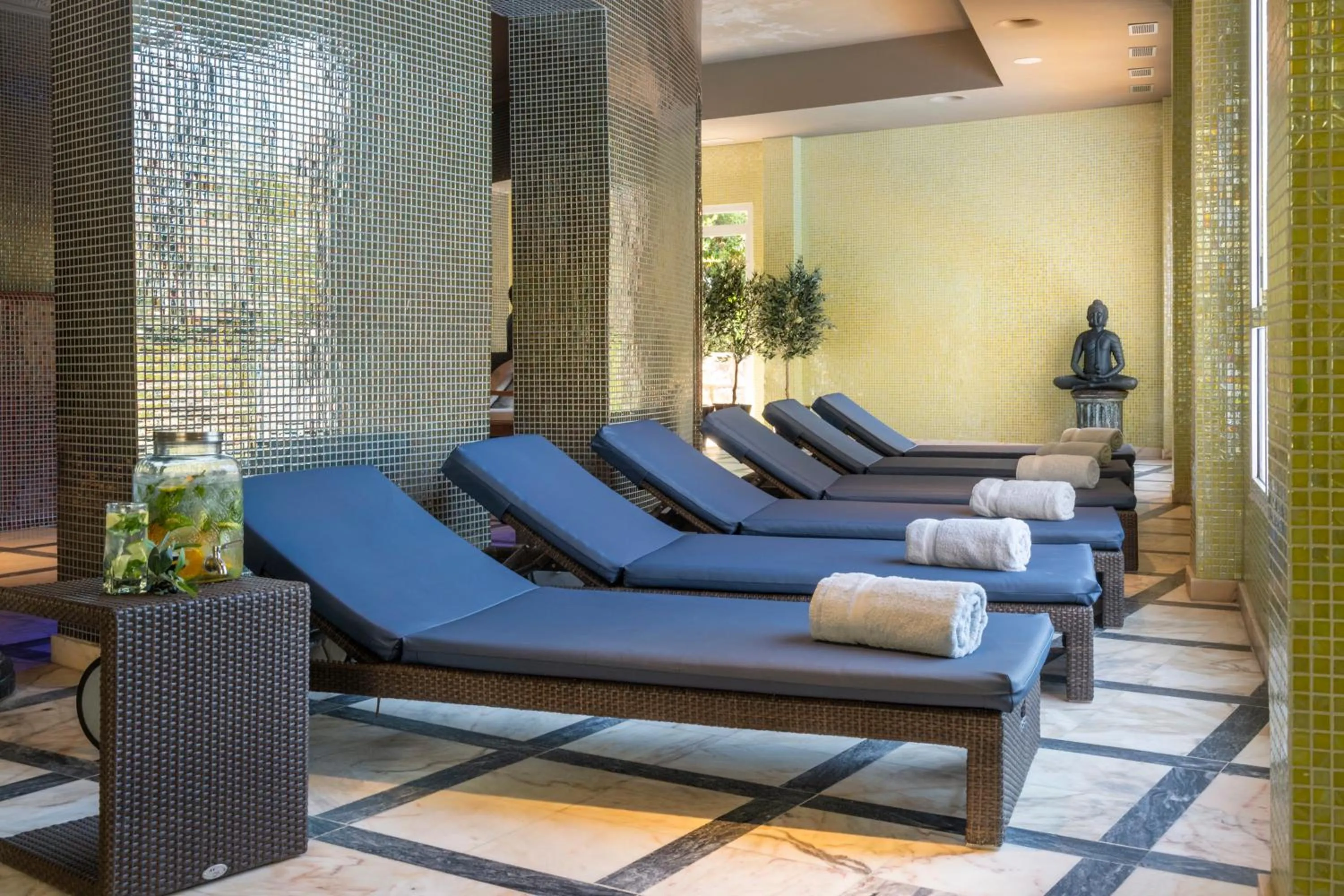 Area and facilities in Salles Hotels Marina Portals