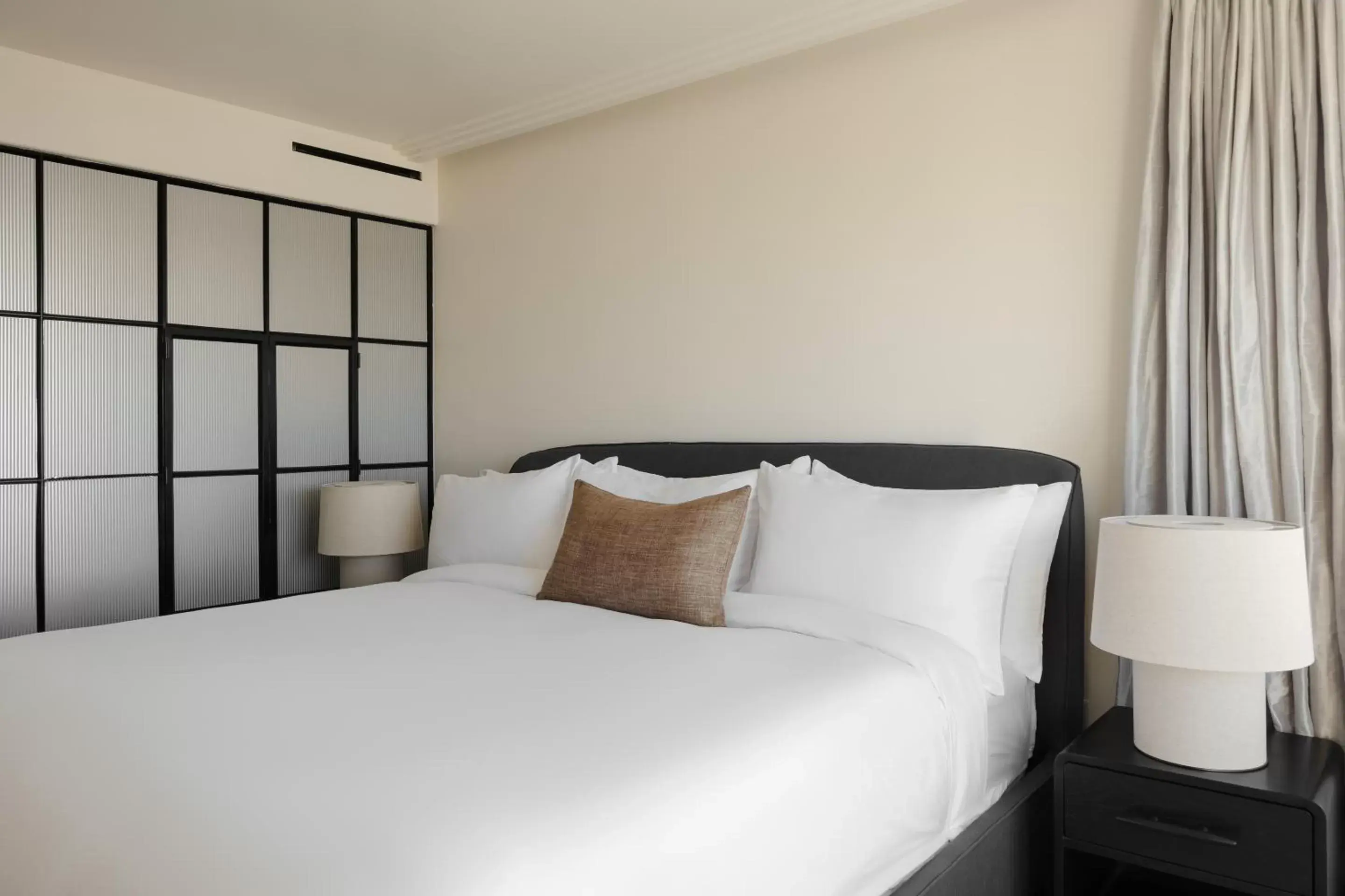 King Suite in Sonder The Beacon King Suite in Sonder The Beacon