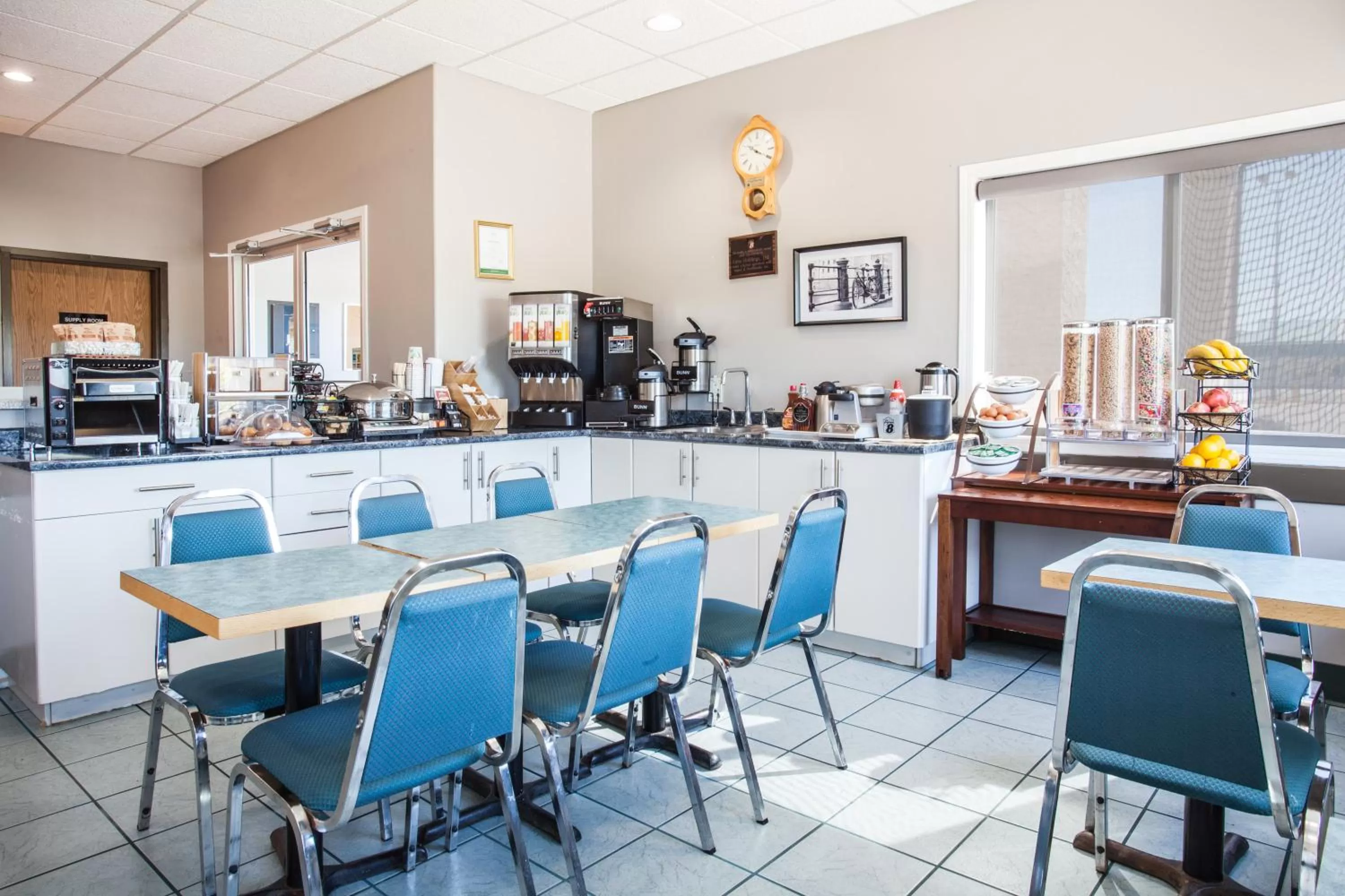 Property building in Super 8 by Wyndham Kindersley