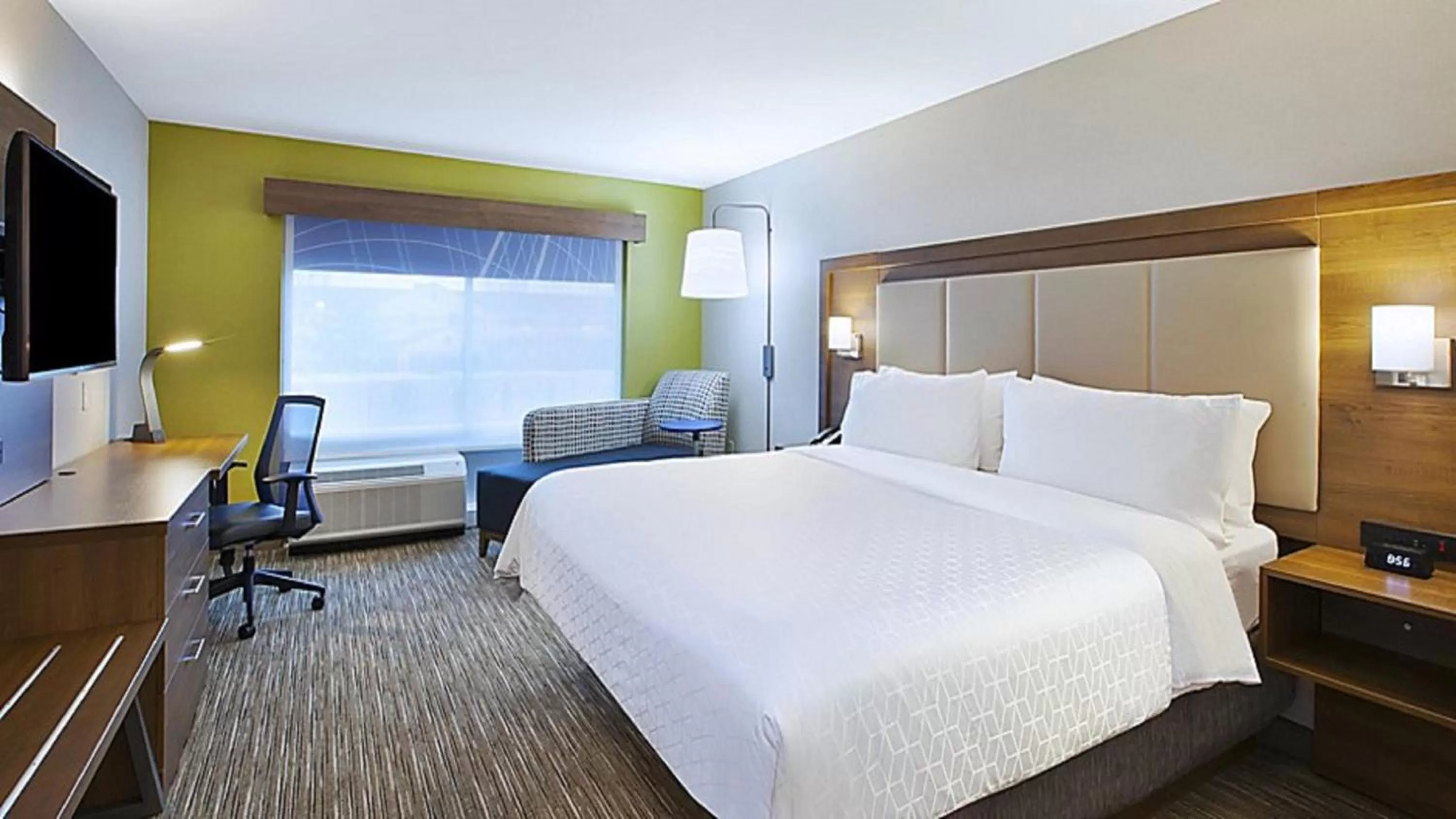 Photo of the whole room, Bed in Holiday Inn Express & Suites Grand Rapids Airport North by IHG
