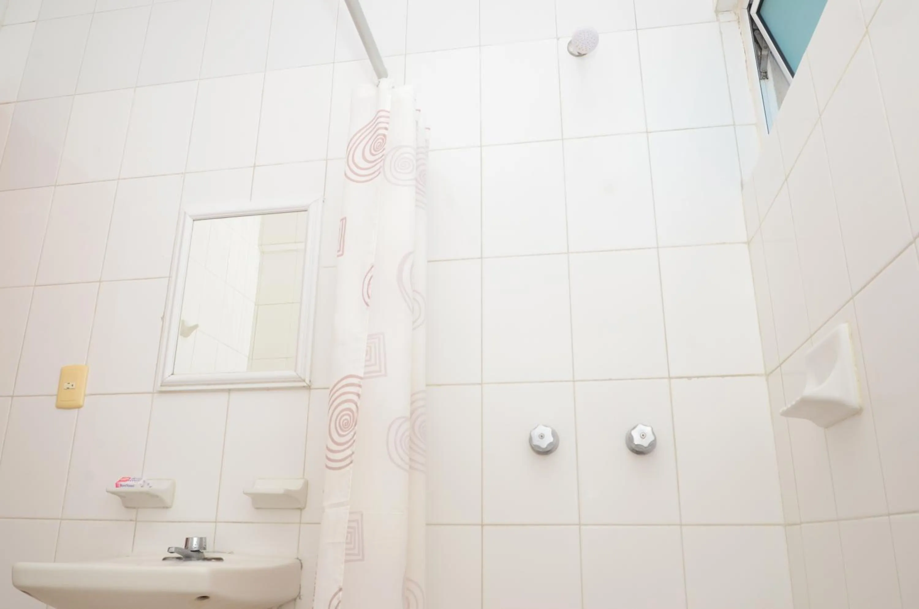 Shower in Hotel Delfines - a 2 calles del Acuario Veracruz