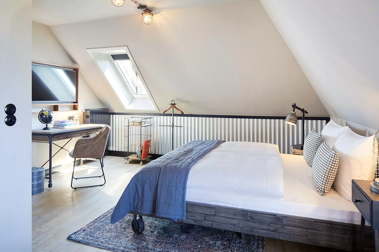 Photo of the whole room, Bed in Fliegerdeich Hotel & Restaurant