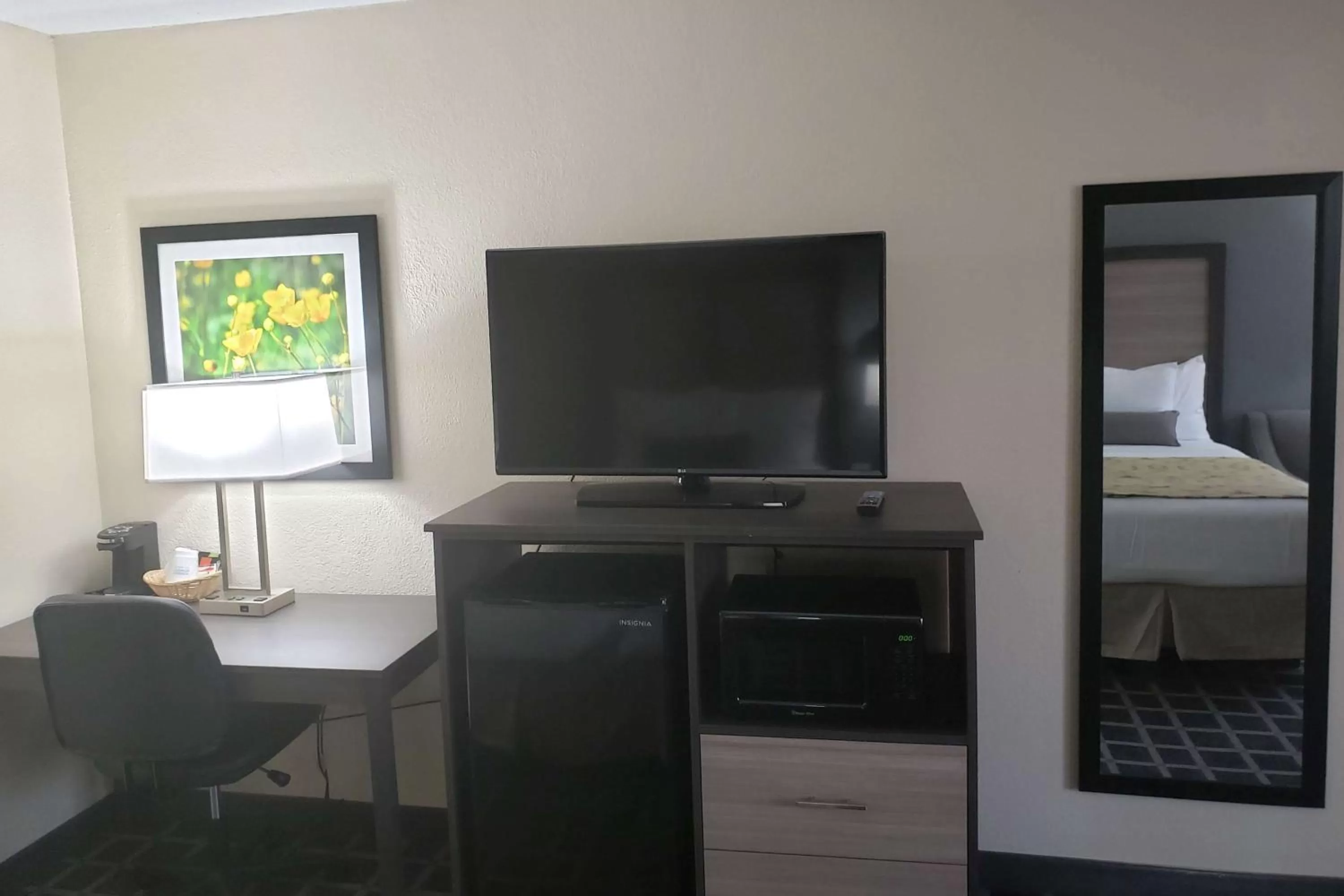 Photo of the whole room in Baymont by Wyndham Morganton