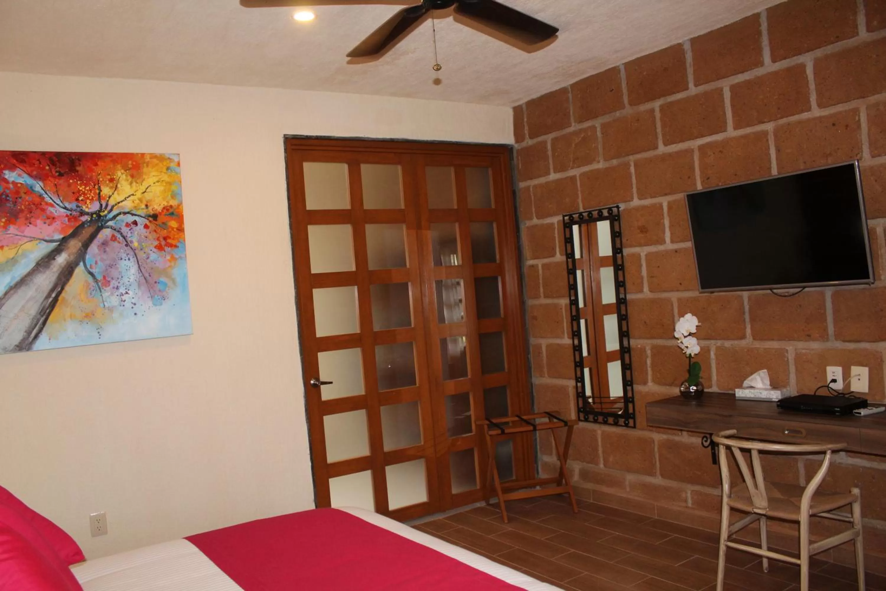 Decorative detail, TV/Entertainment Center in Hotel Boutique La Herencia