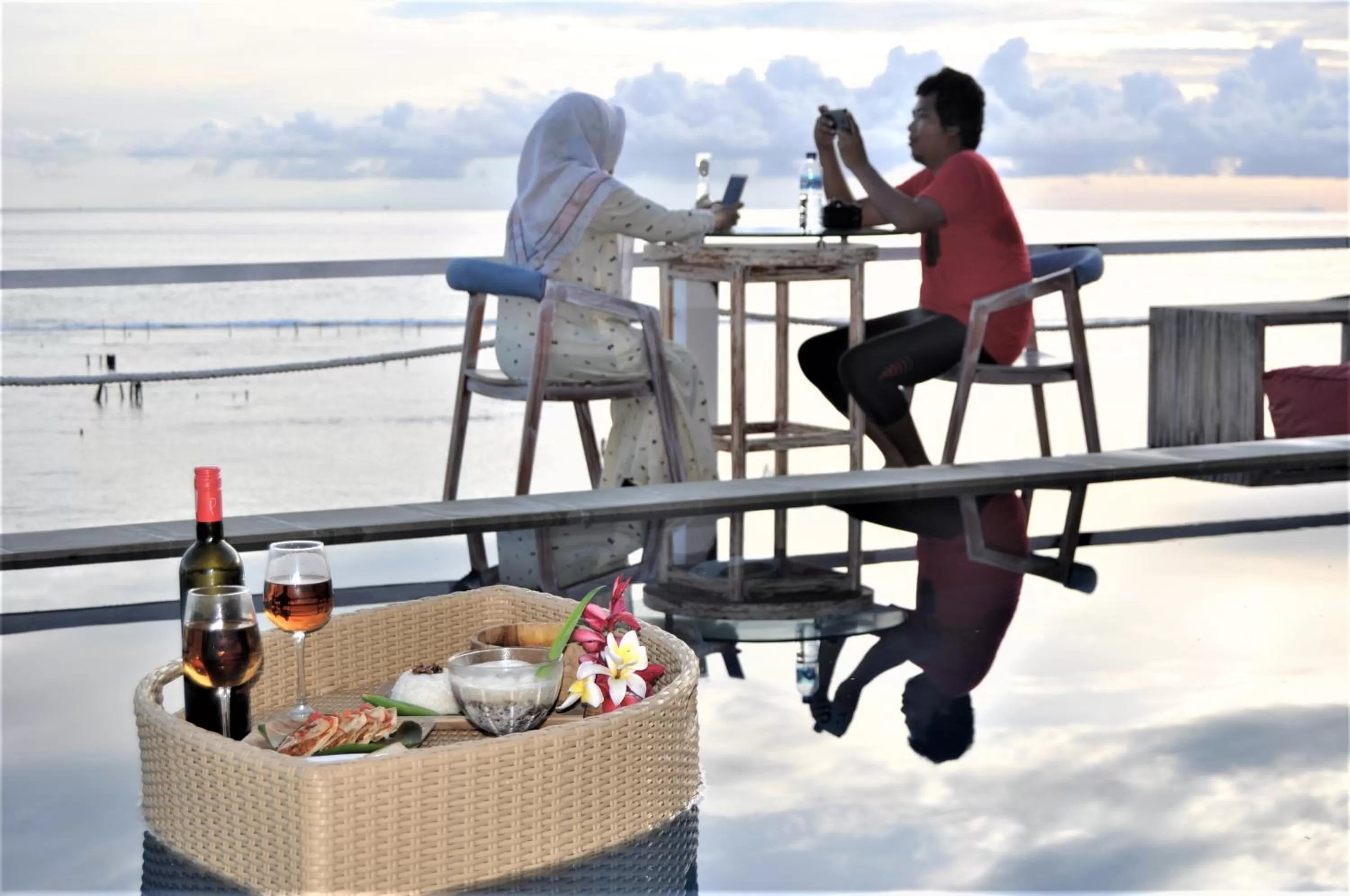 Restaurant/places to eat in SUITE OCEAN BLUE