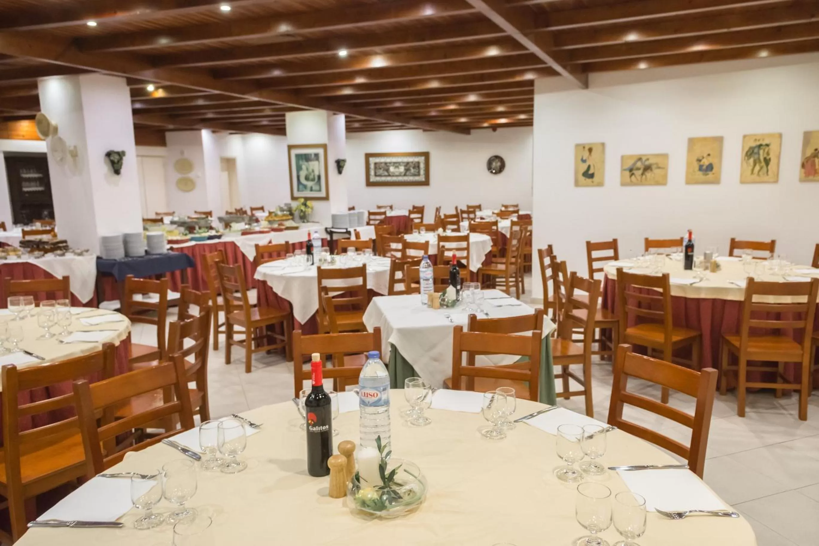 Restaurant/places to eat in Hotel Cristal Caldas