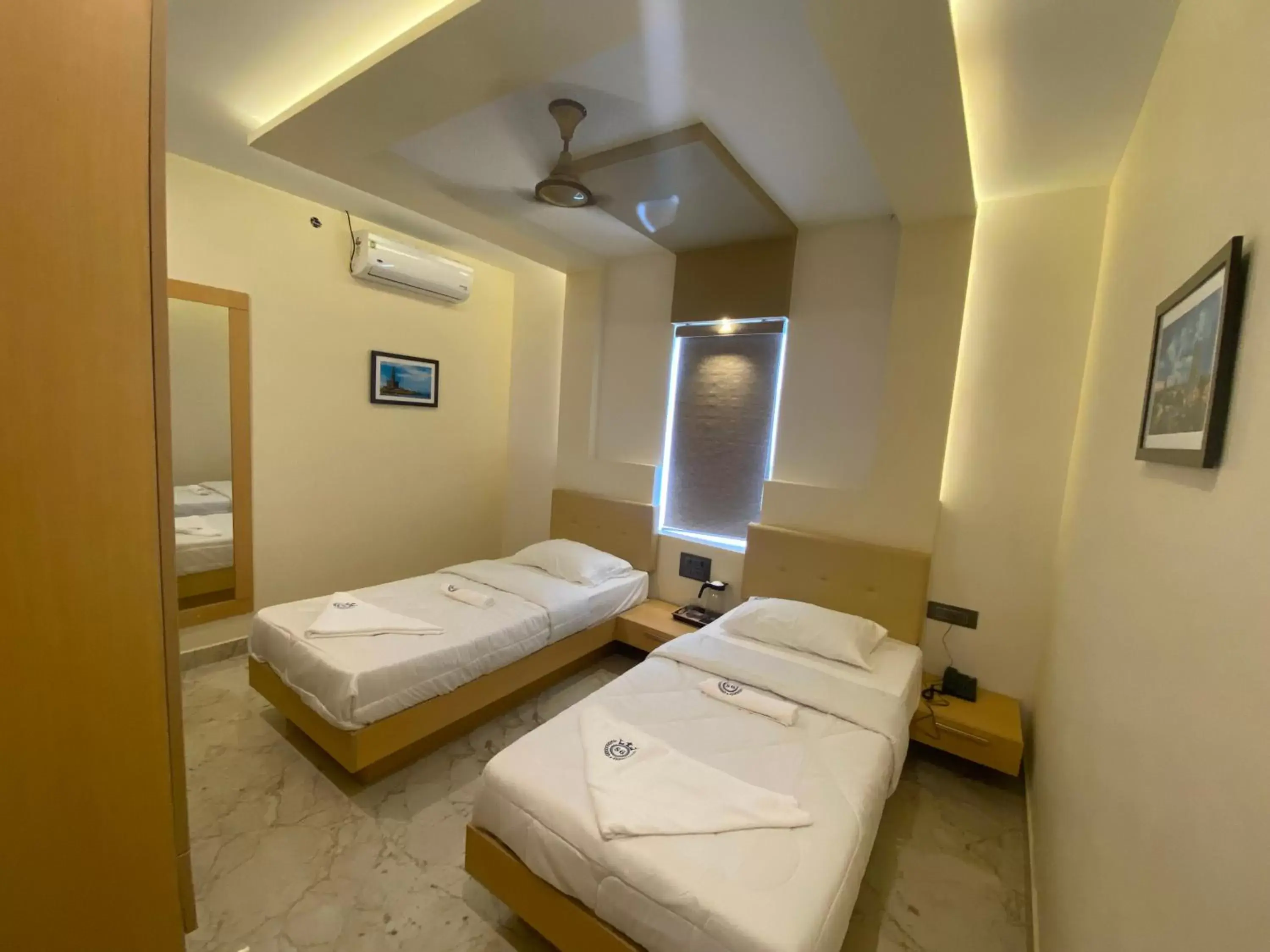 Economy Twin Room in Hotel Sangeeth Palace Economy Twin Room in Hotel Sangeeth Palace