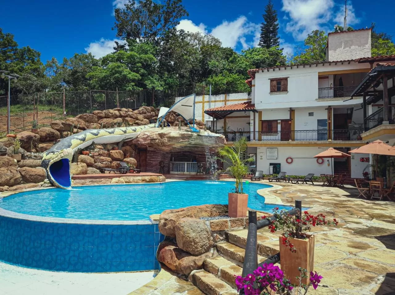 Property building, Swimming Pool in Hotel Las Rocas Resort Villanueva
