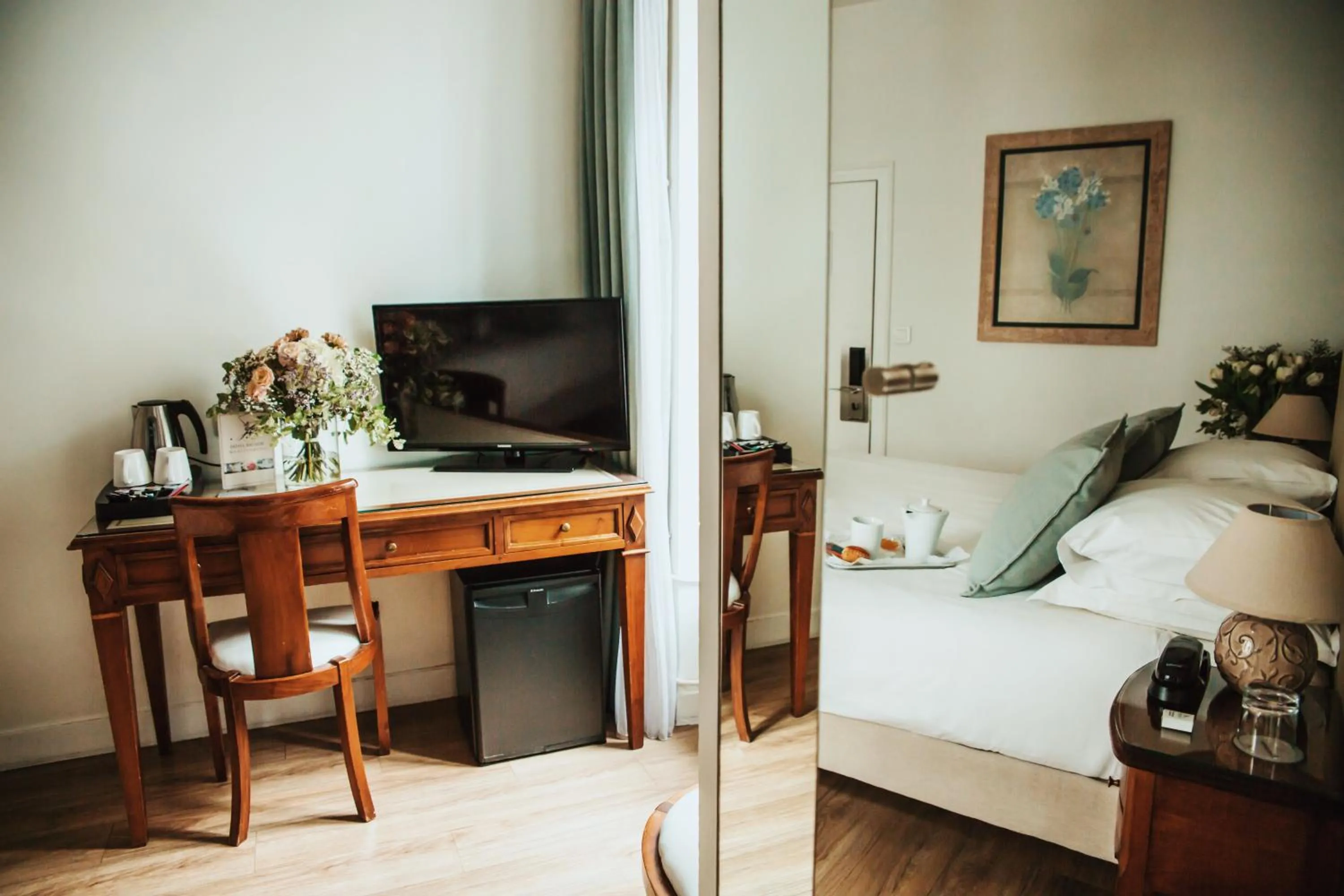 Photo of the whole room, Bed in Arcadie Montparnasse