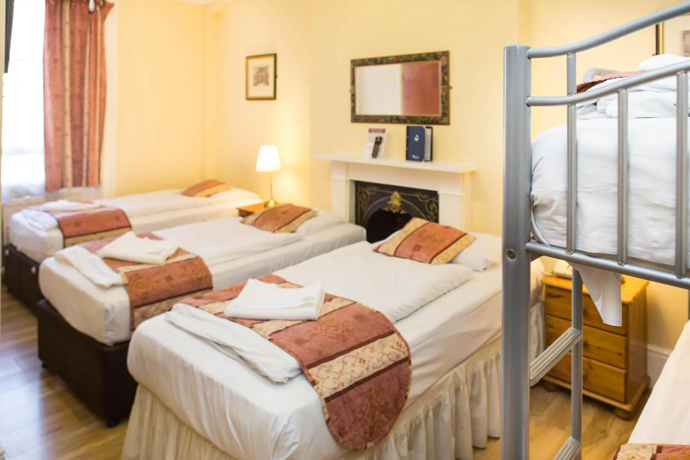 Bedroom, Bed in Dolphin Hotel