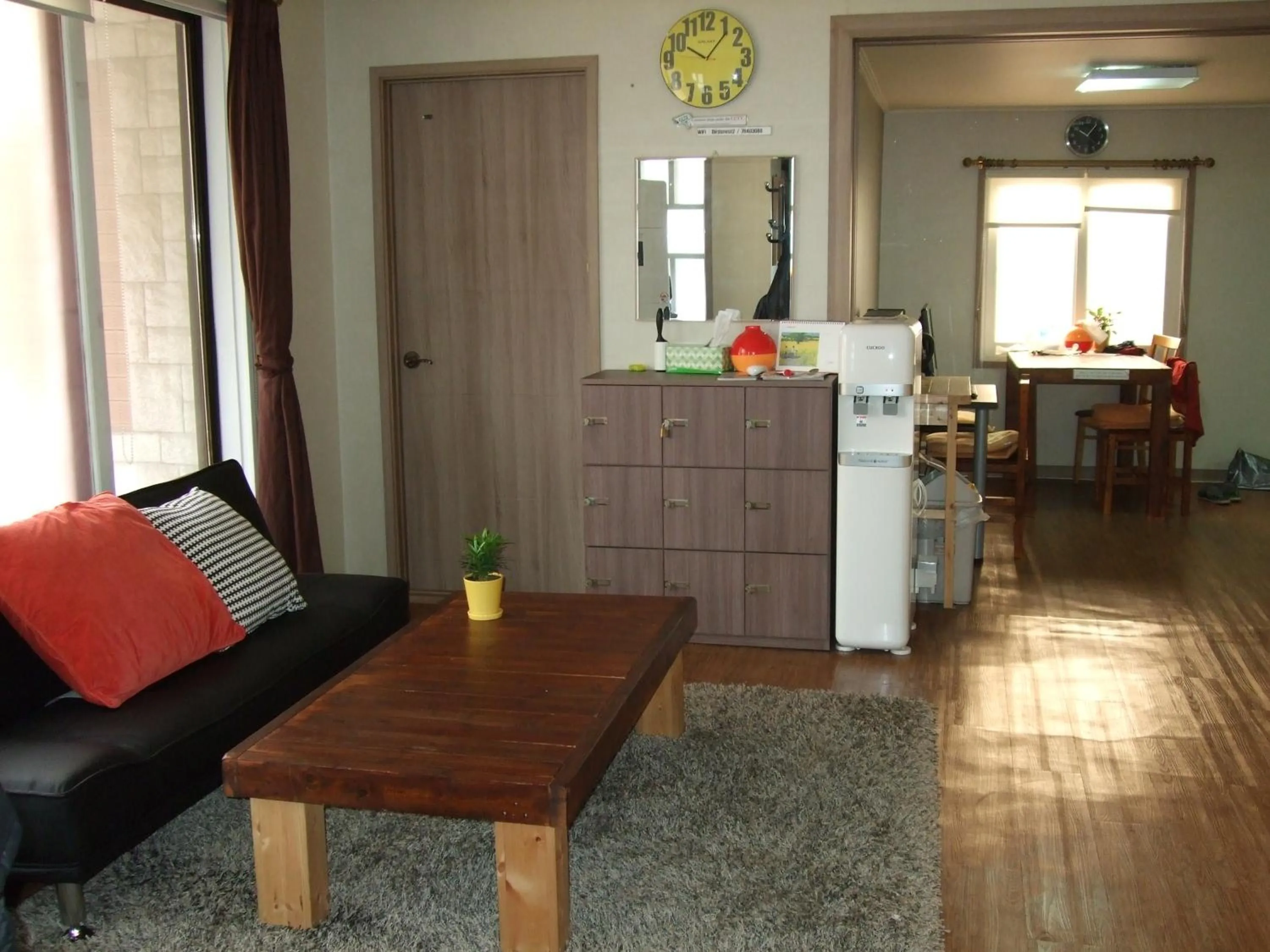 Communal lounge/ TV room in Birdsnest Hostel Hongdae Foreigner only