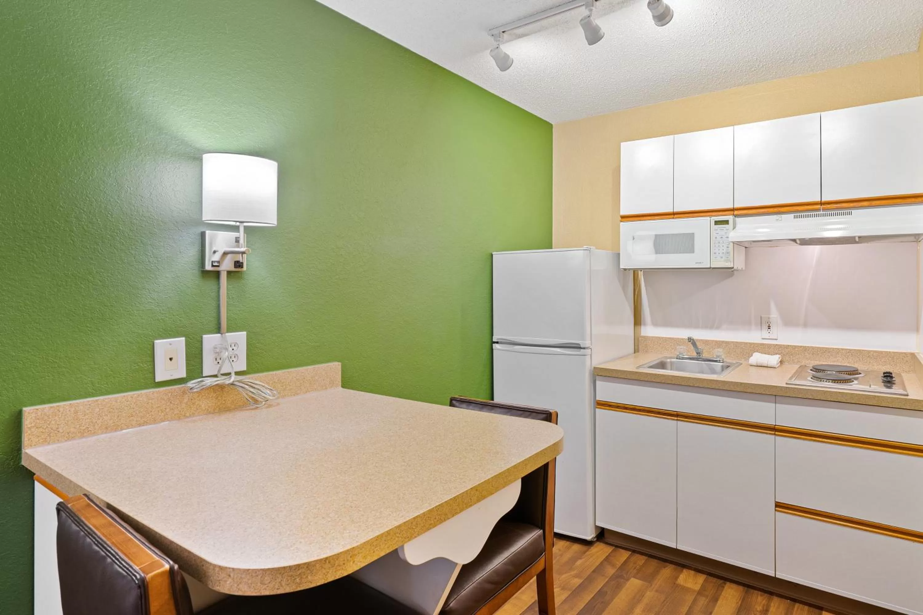 Kitchen or kitchenette in Extended Stay America Suites - Washington, DC - Falls Church - Merrifield