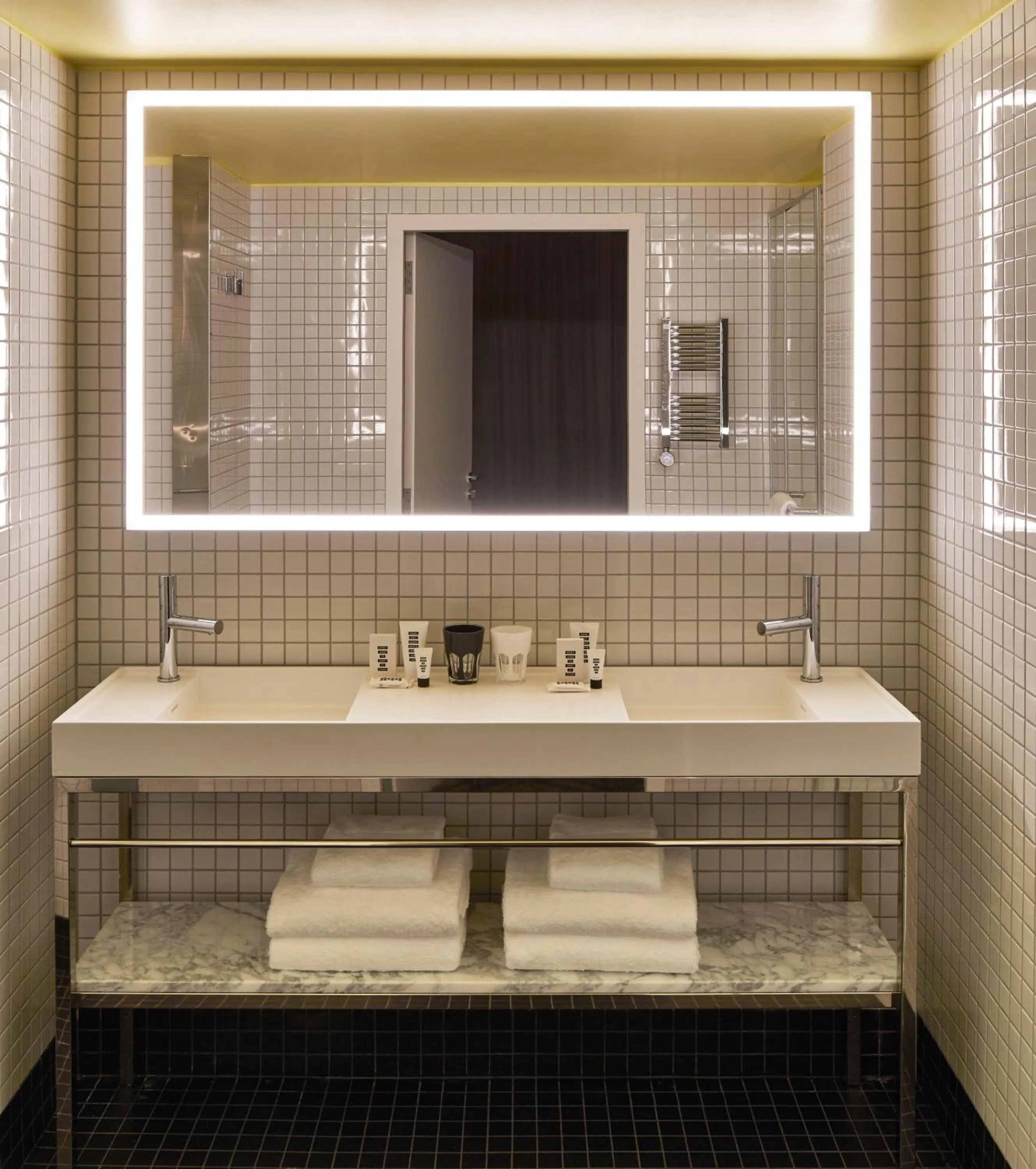 Shower in Mama Shelter Paris West