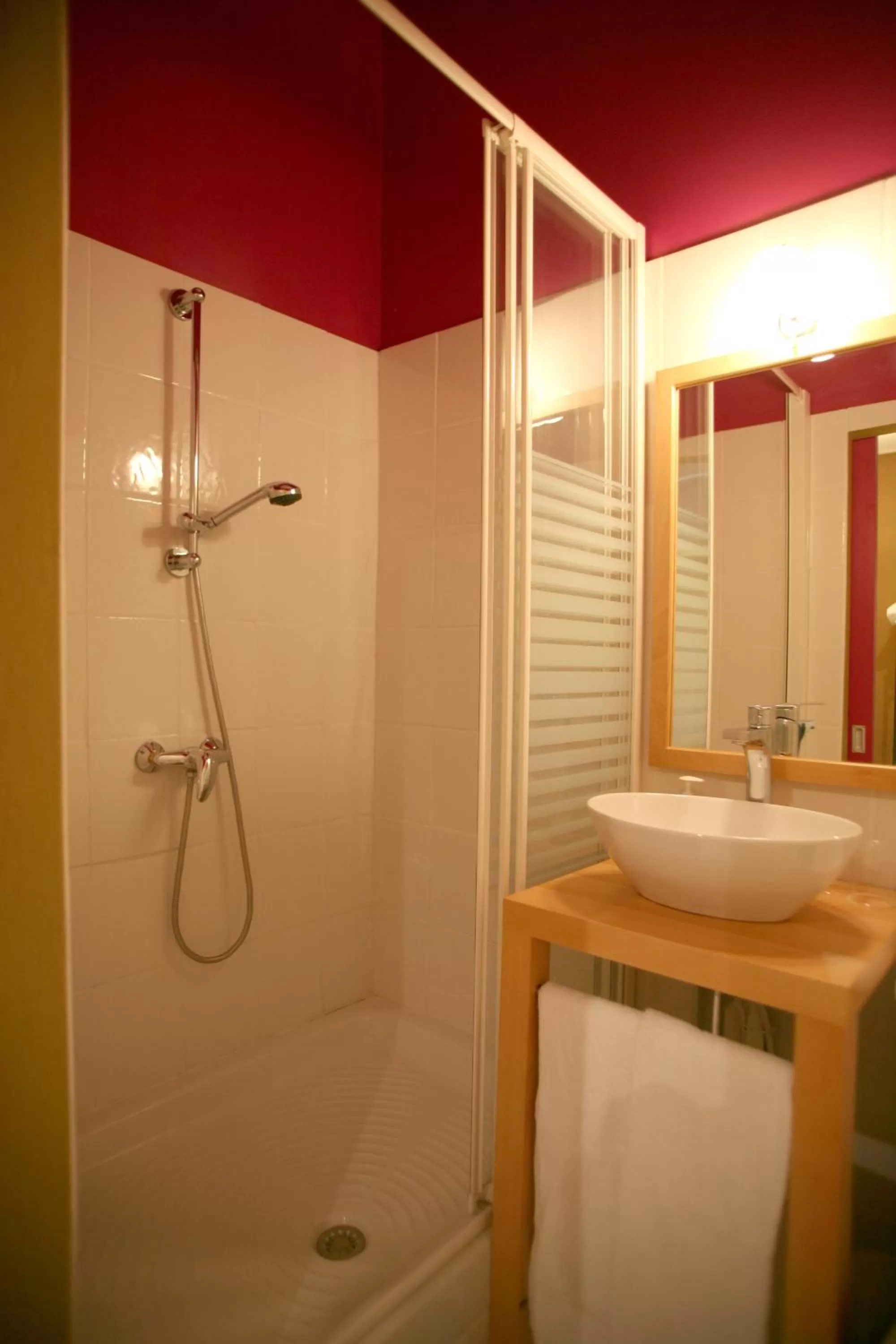 Shower in Hotel Cote Patio