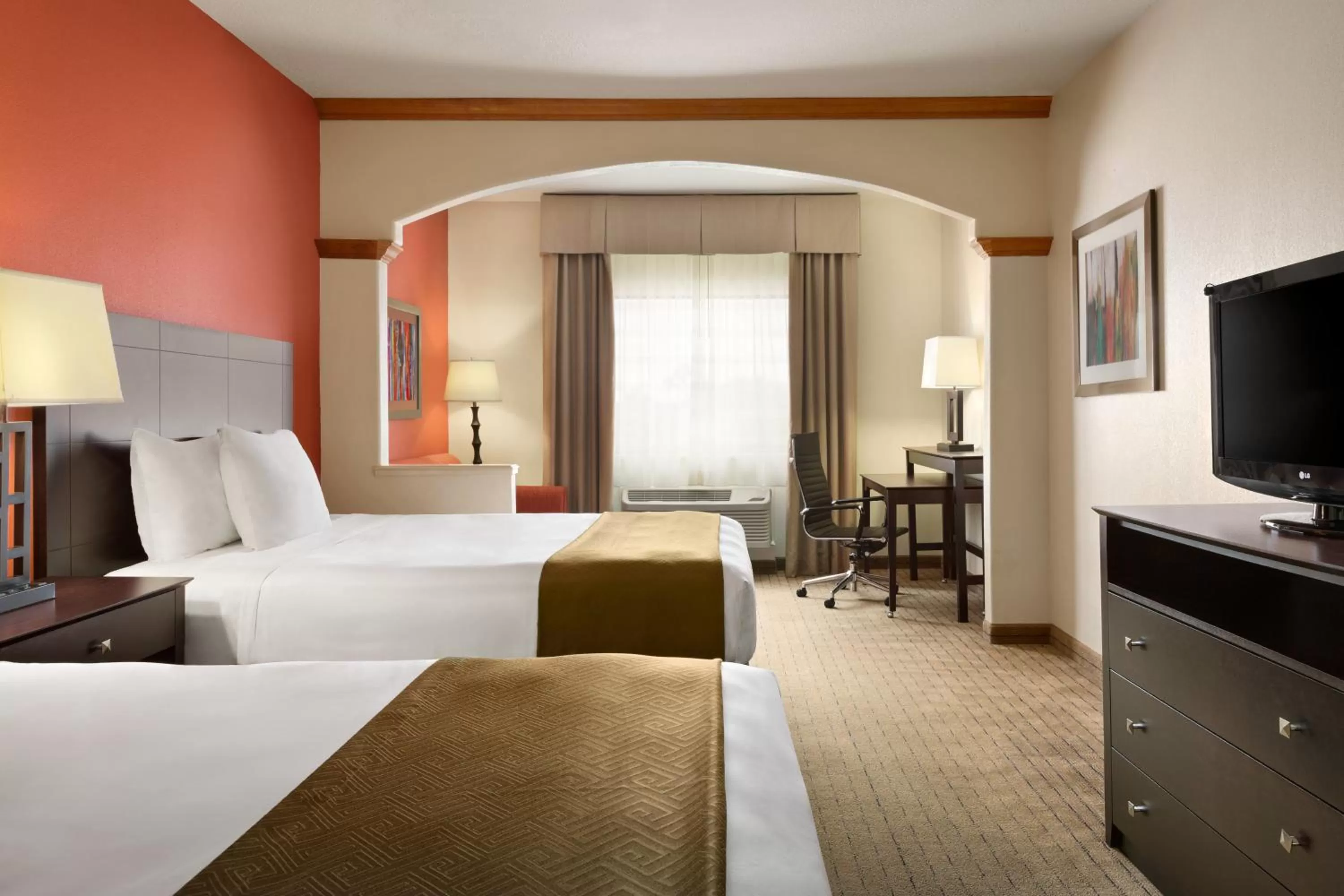 TV and multimedia, Bed in Country Inn & Suites by Radisson, Houston Northwest, TX