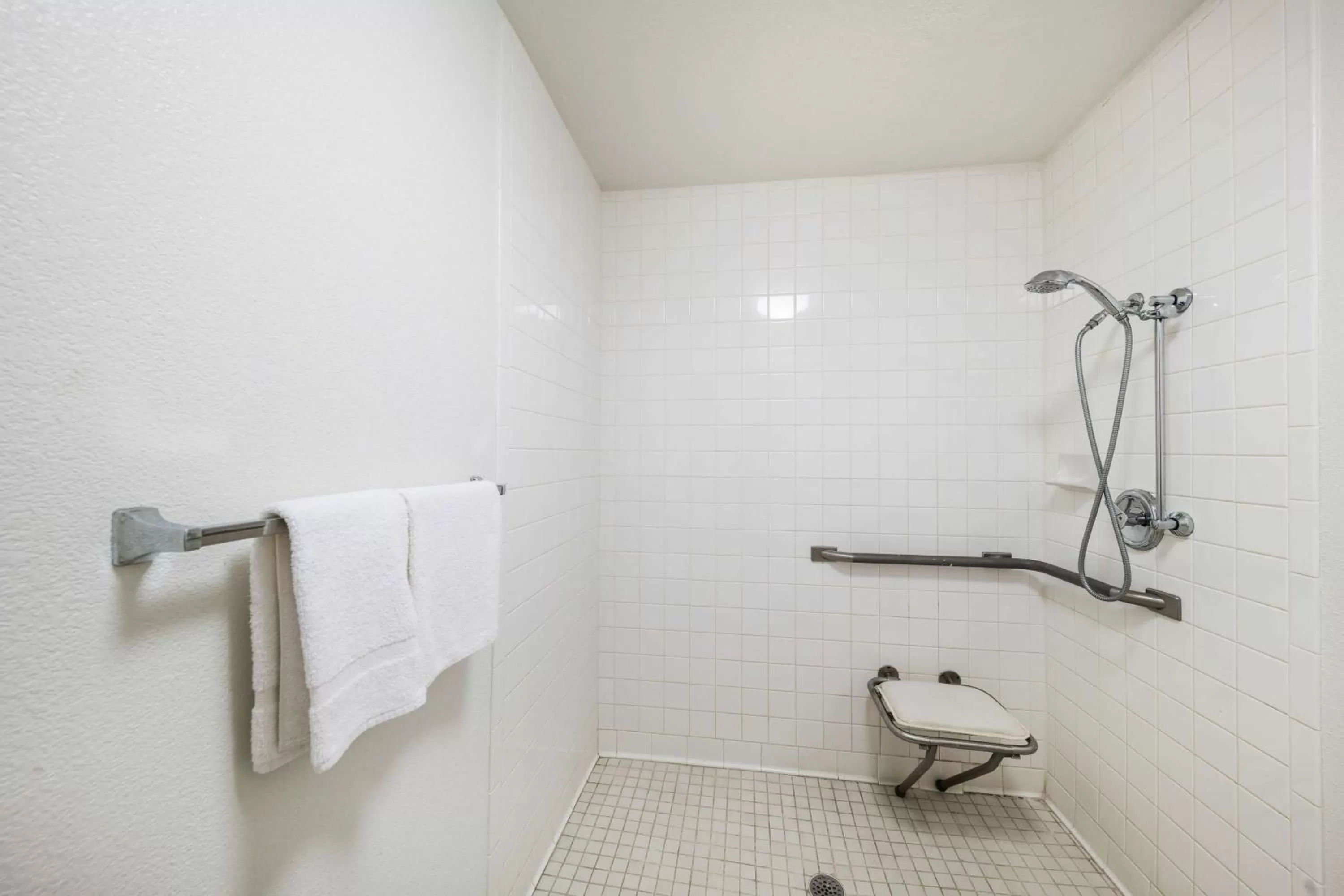 Photo of the whole room in Motel 6-Greenville, TX