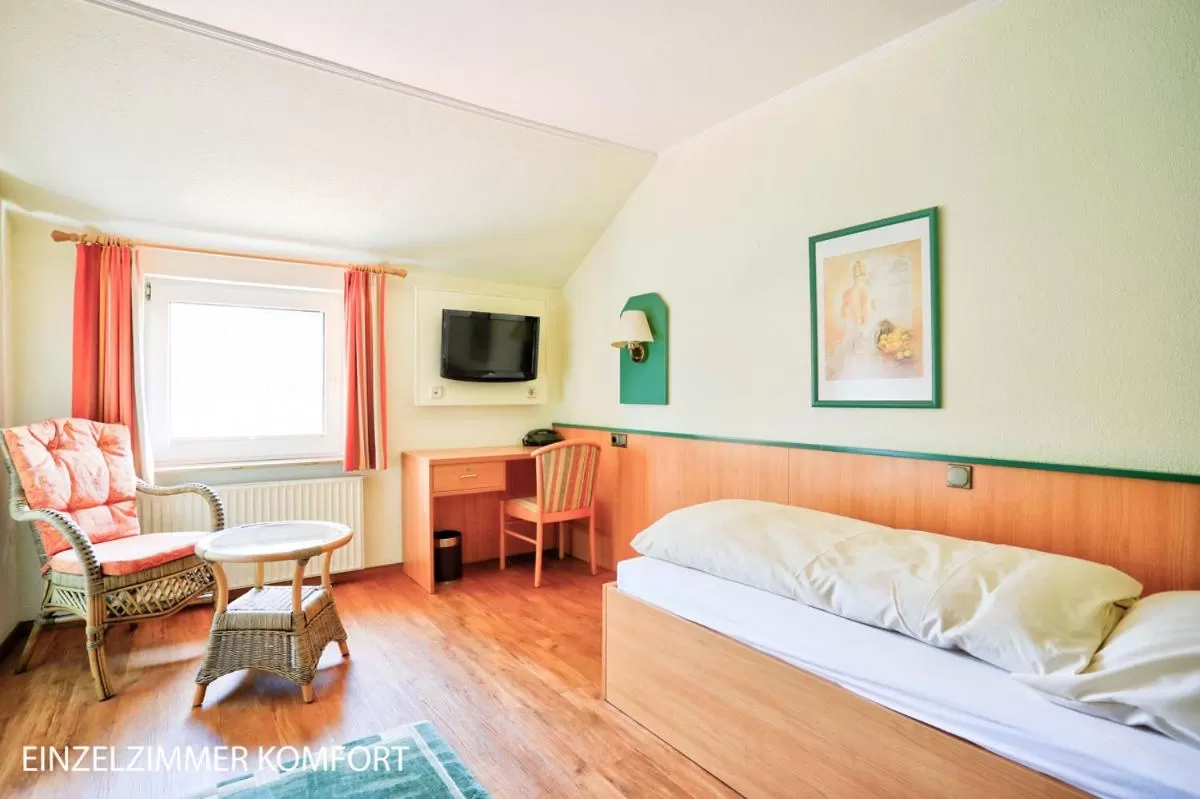 Property building, Bed in Stössels Hotel