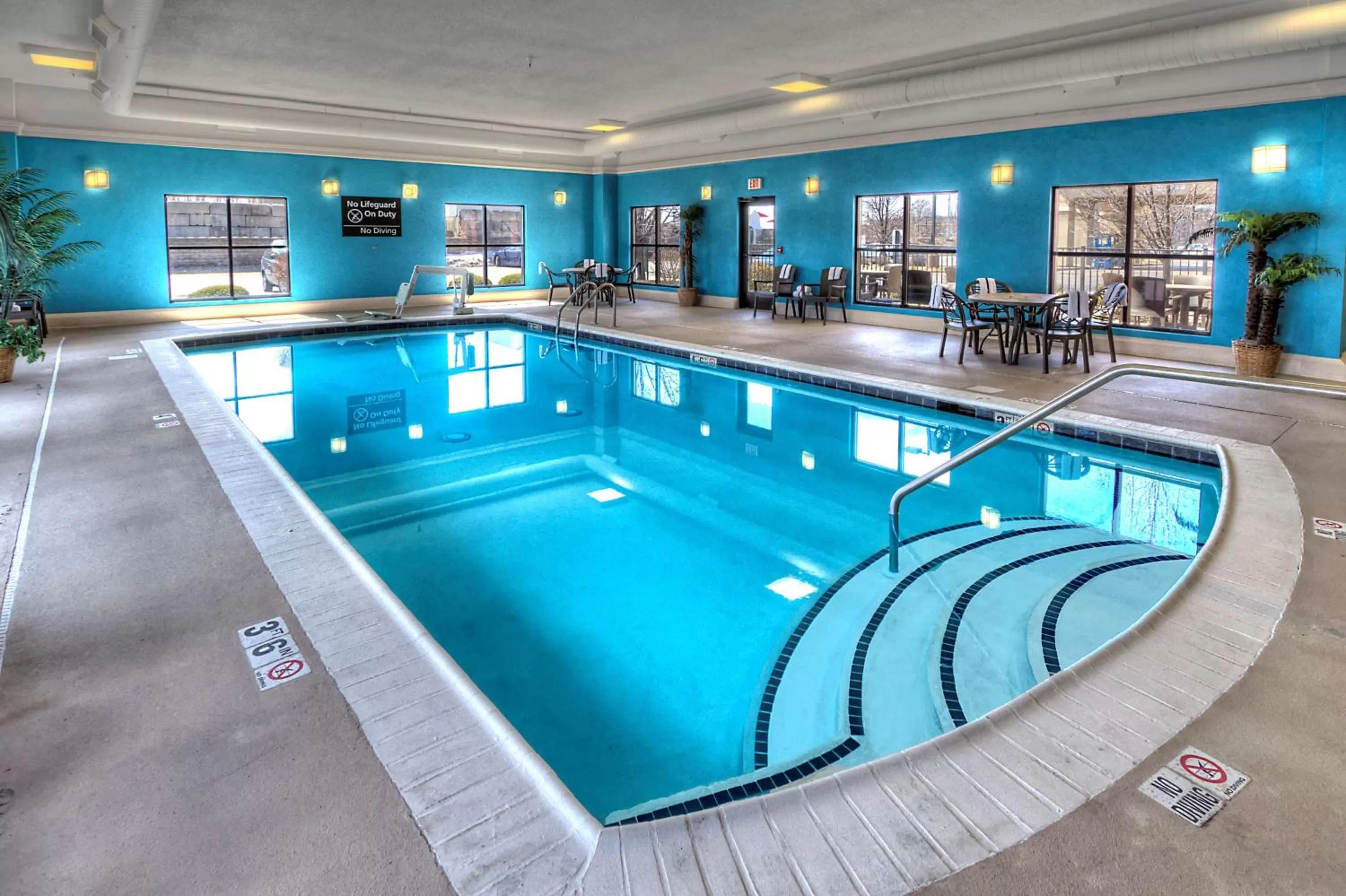 Pool view in Hampton Inn & Suites Kalamazoo-Oshtemo