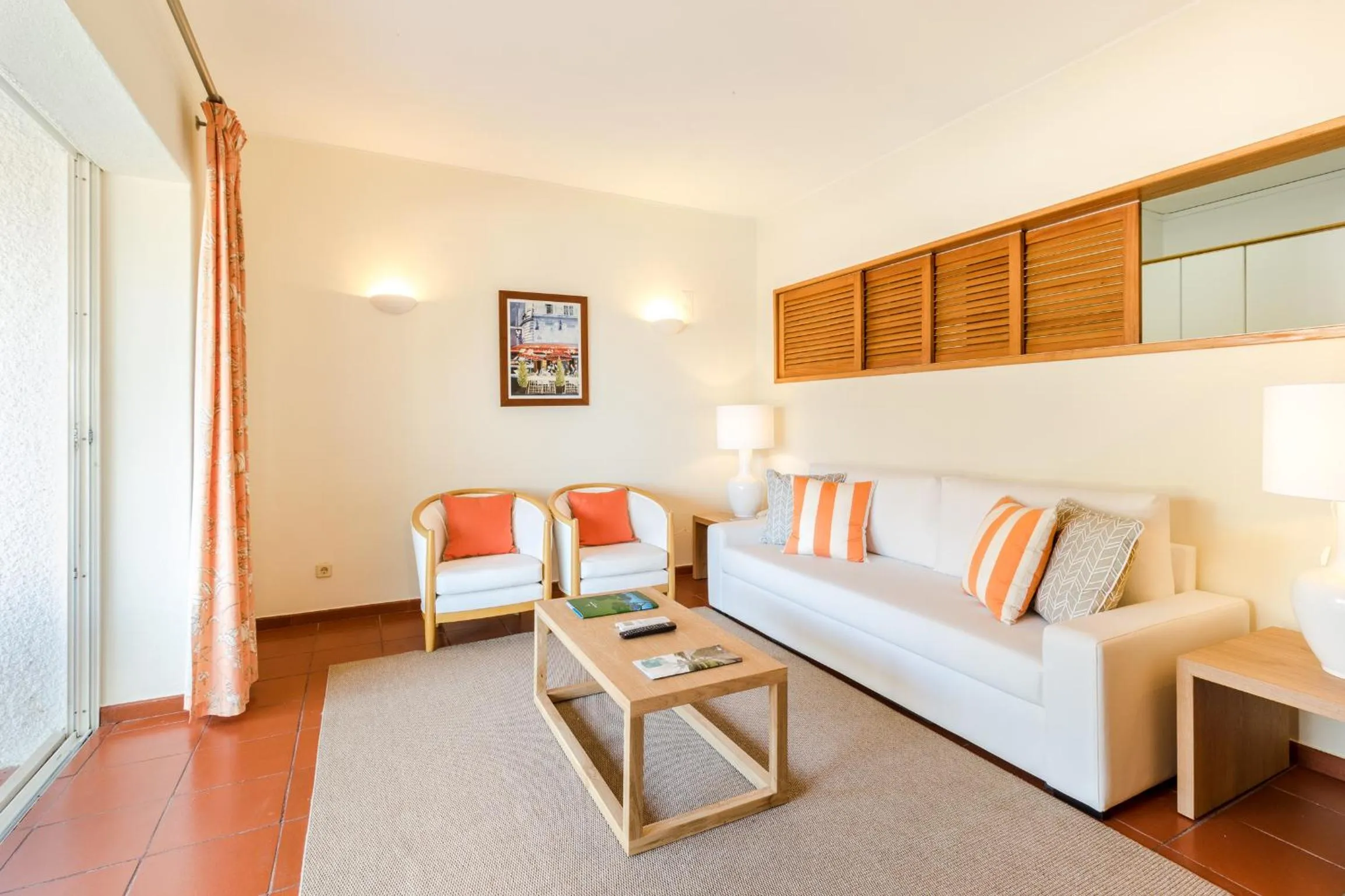 Living room, Bed in Apartamentos Turisticos Pinhal Da Marina